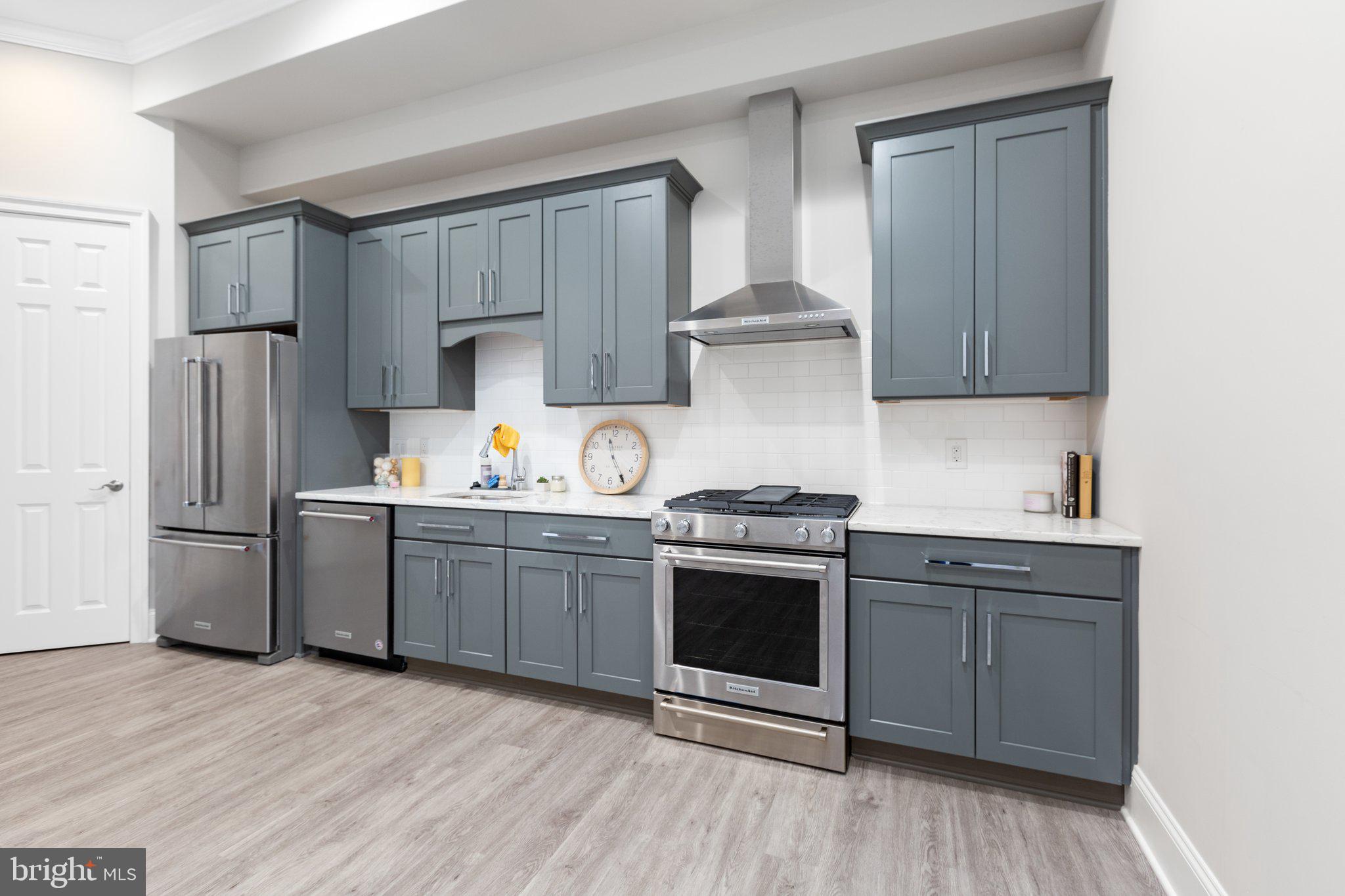 AMELIA SQUARE - Residential