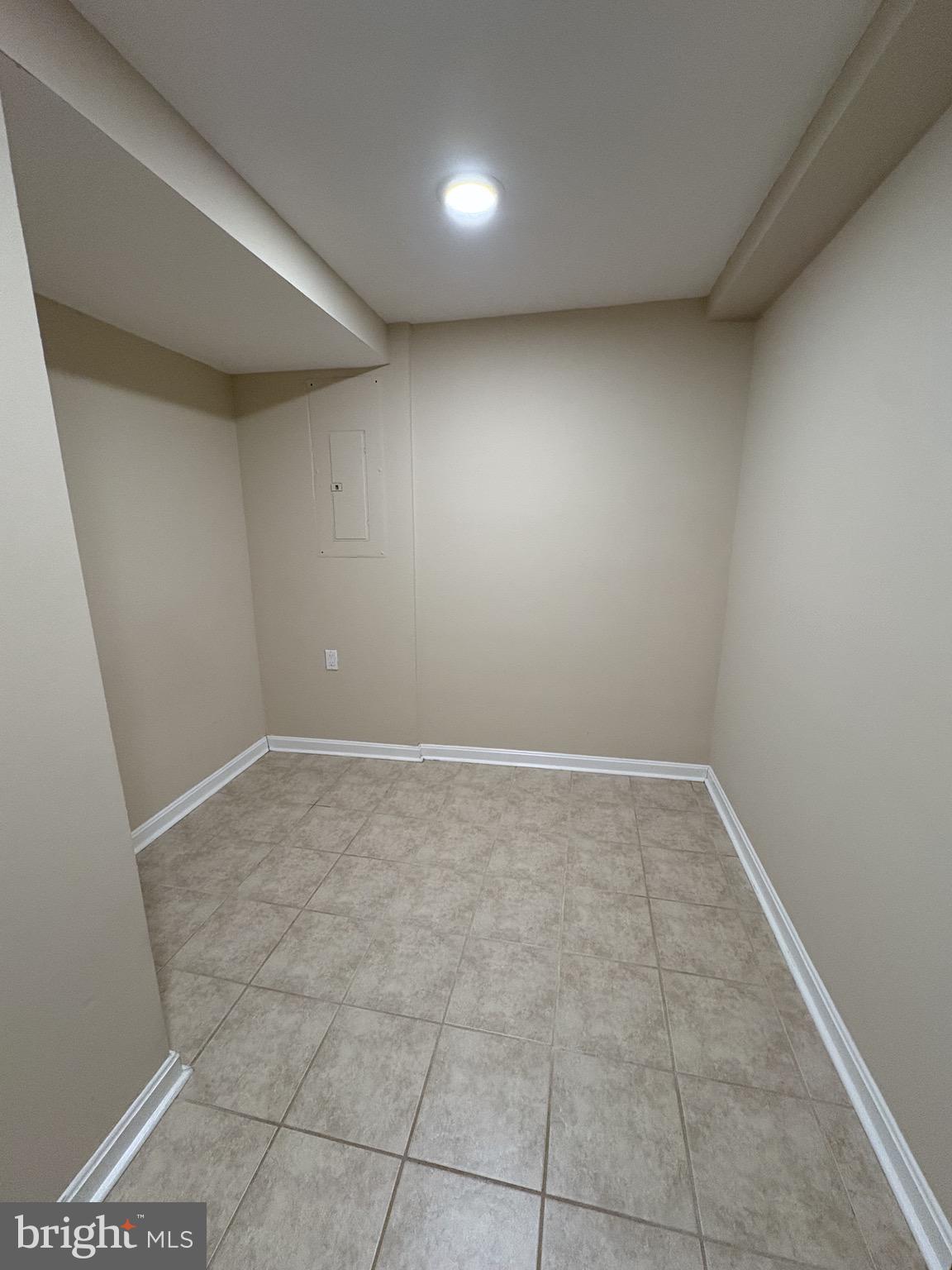 1170 ABBEY PLACE NE B