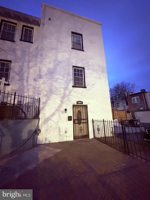 1170 ABBEY PLACE NE B WASHINGTON DC 20002