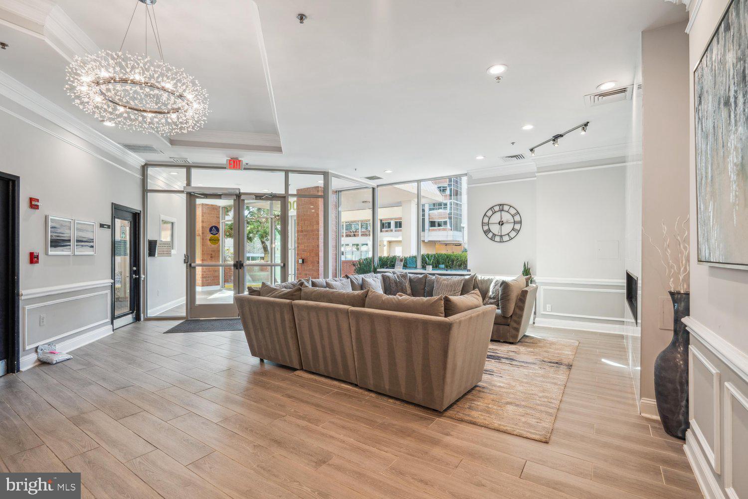 1024 N UTAH STREET 819