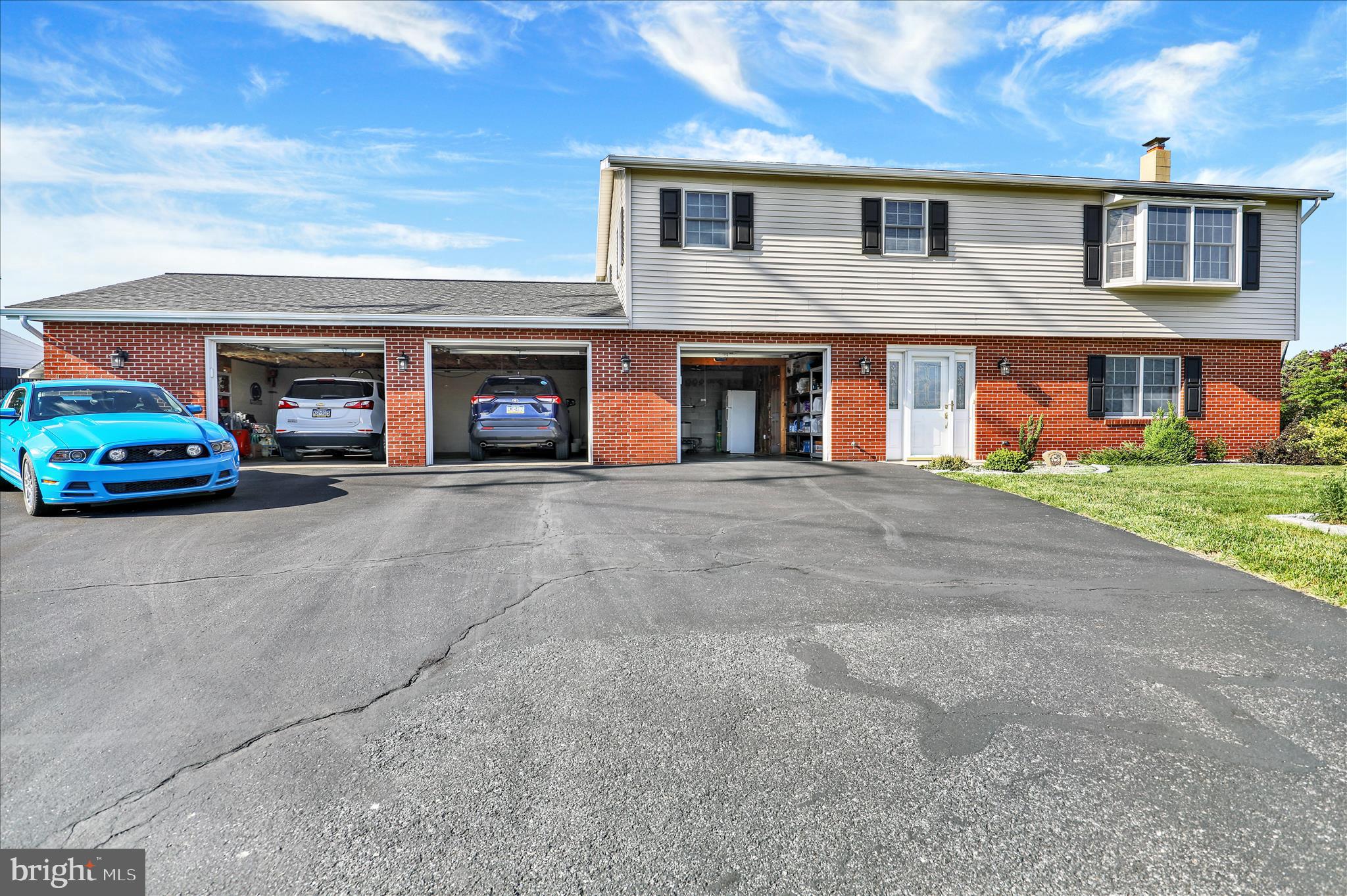 527 RIDGEVIEW ROAD S