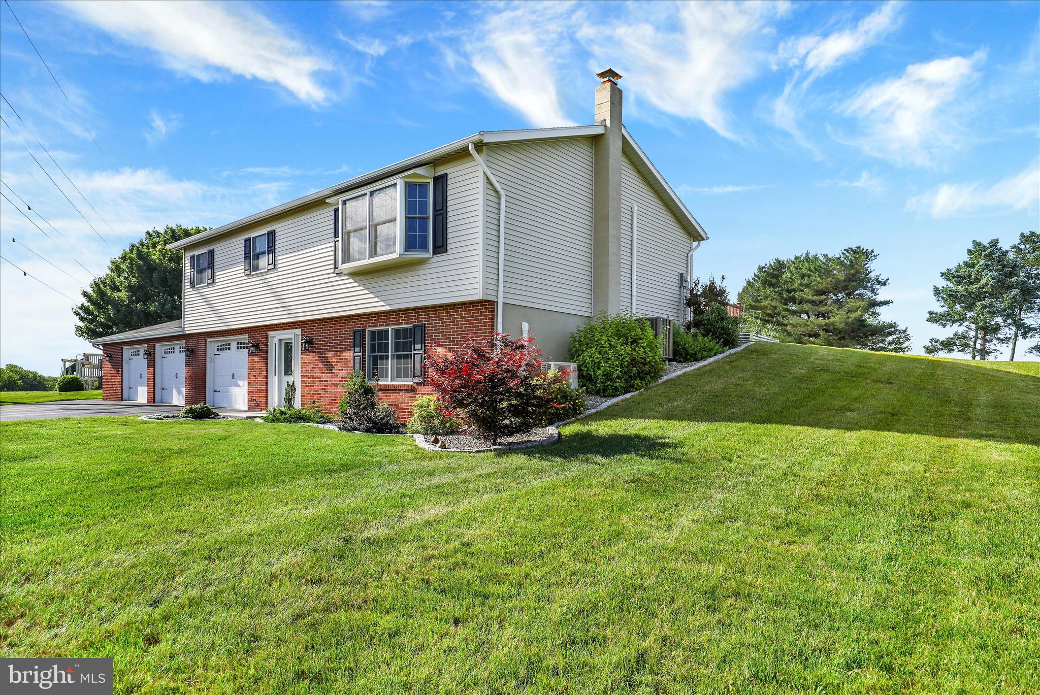 527 RIDGEVIEW ROAD S