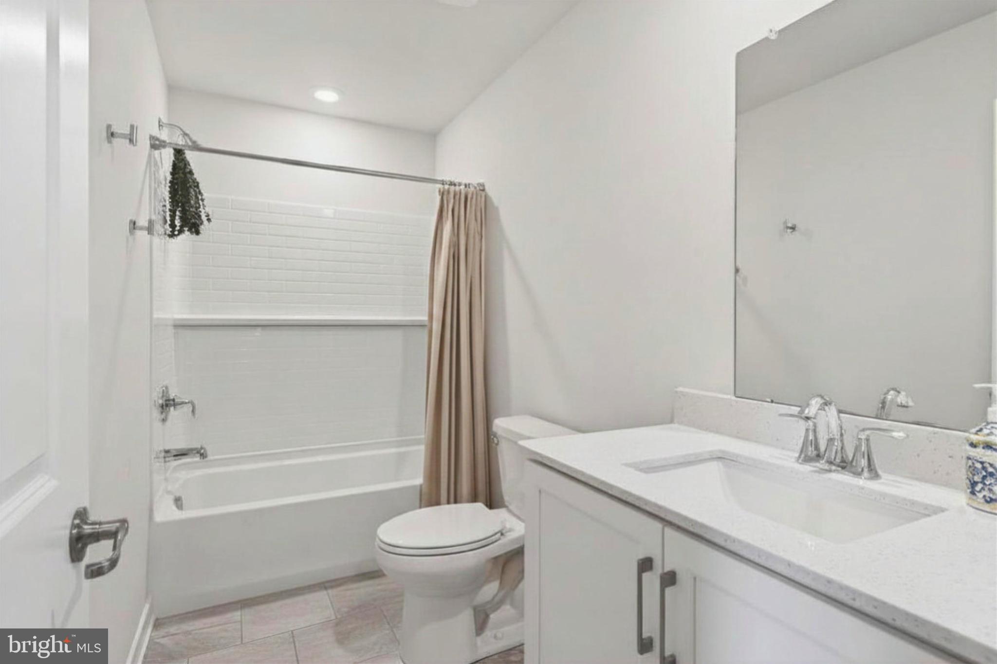 LANTERN RIDGE - Residential