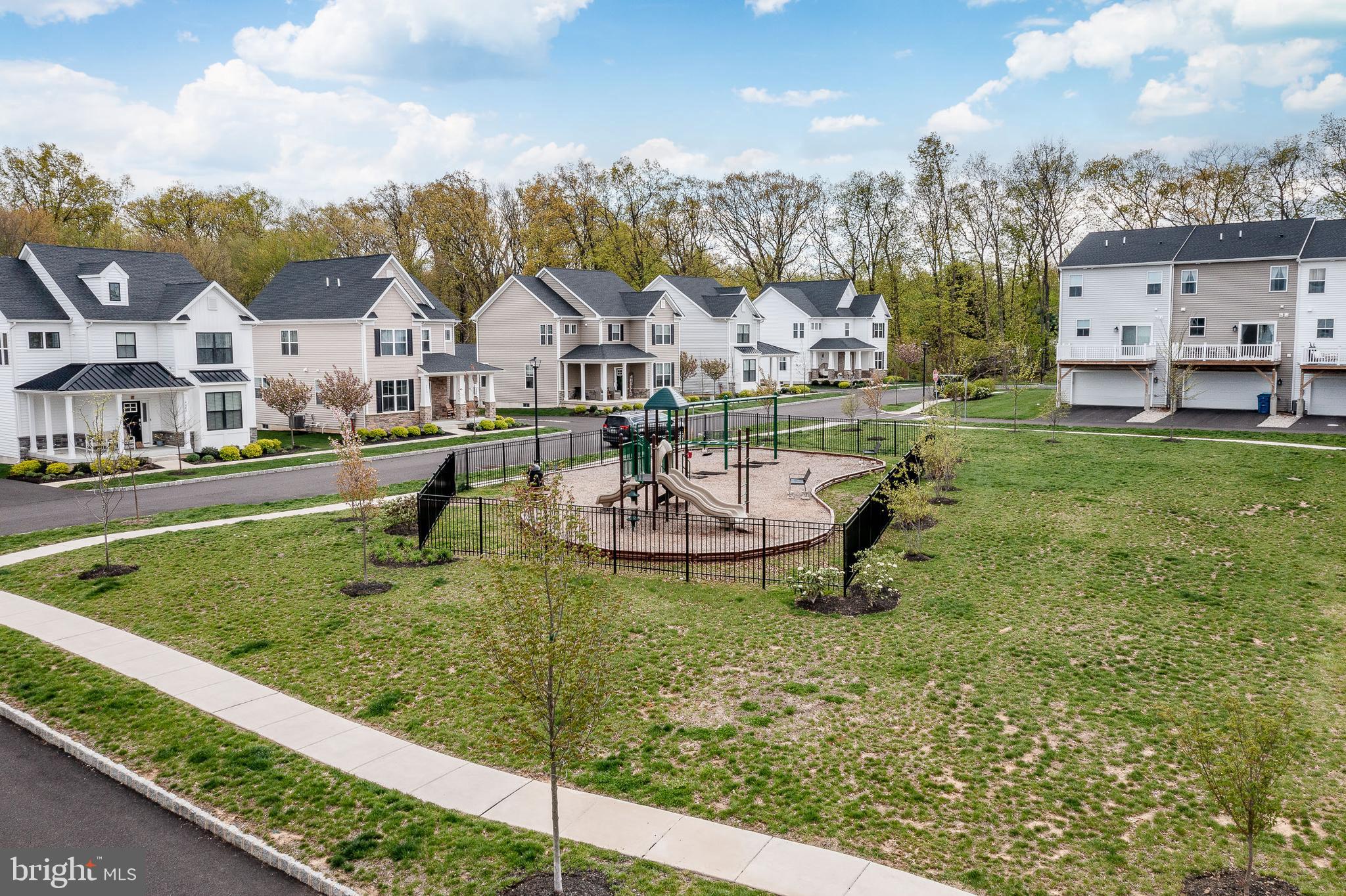 LANTERN RIDGE - Residential