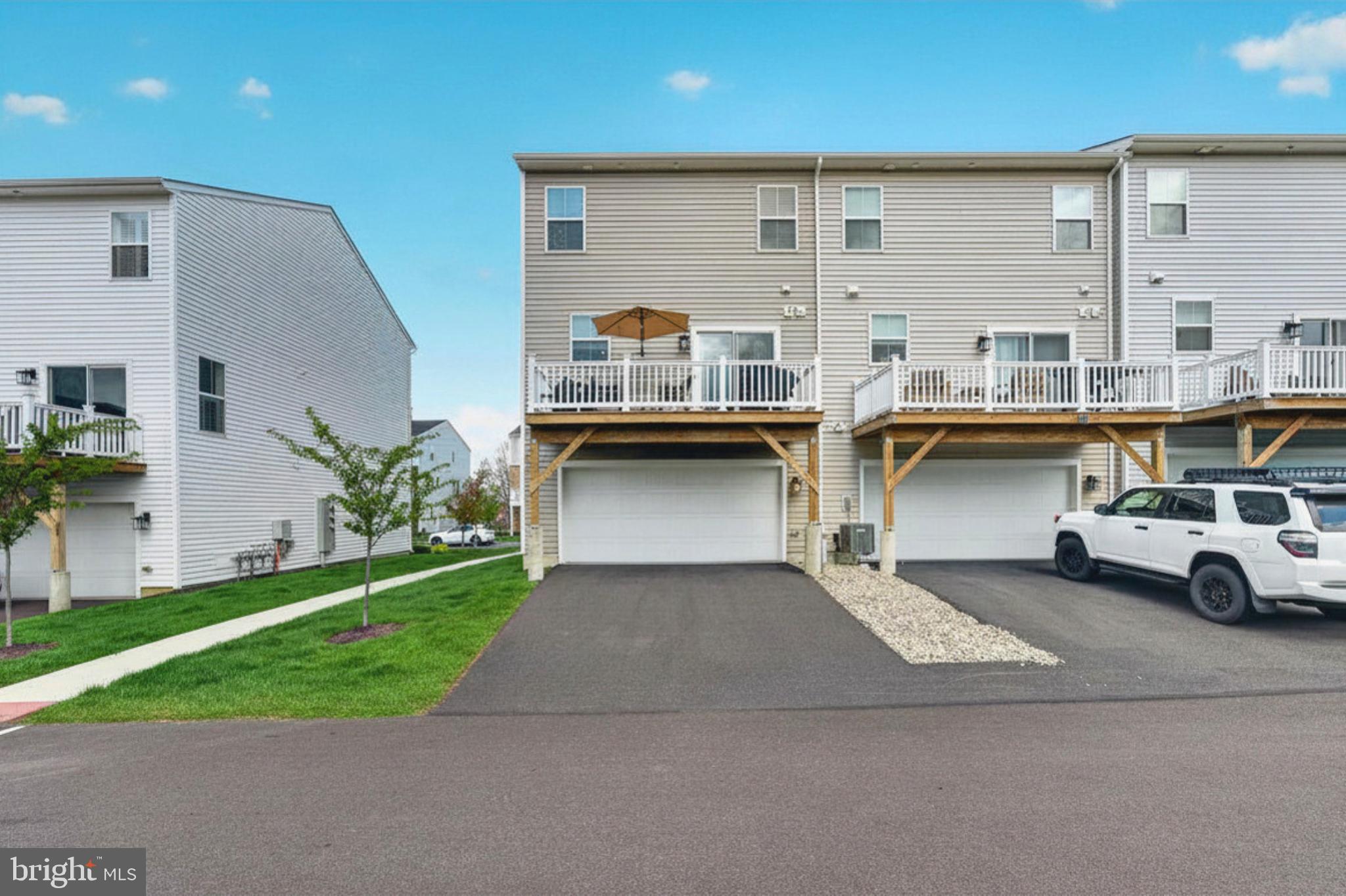 LANTERN RIDGE - Residential