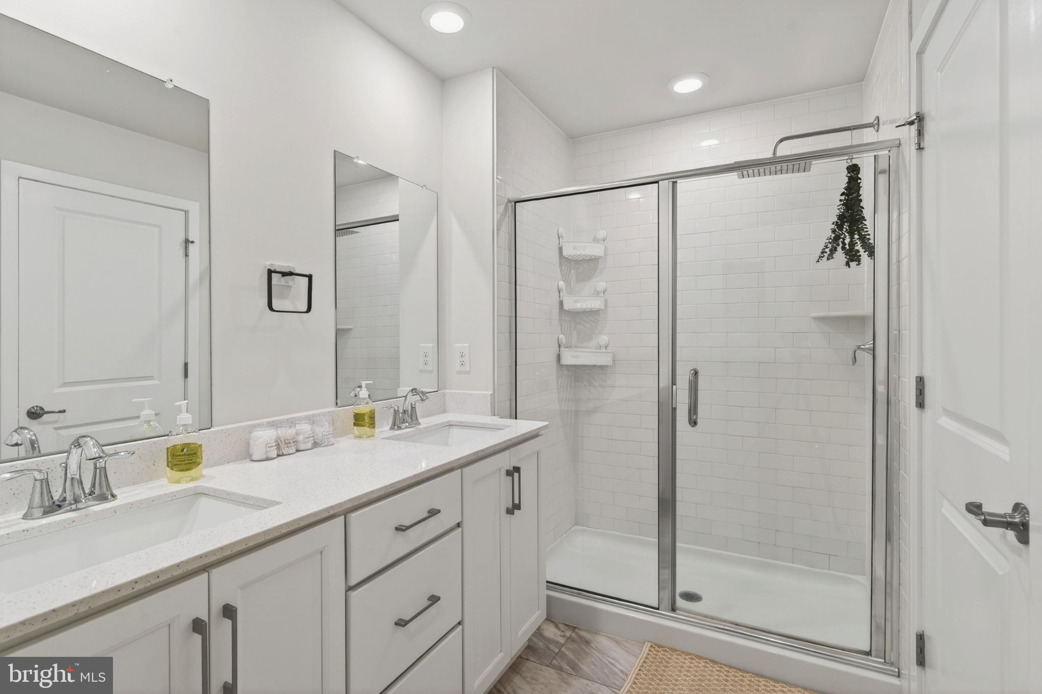 LANTERN RIDGE - Residential