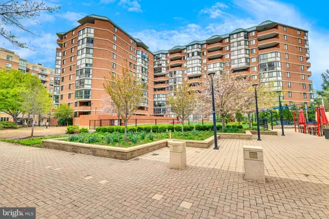 1001 N Randolph Street Unit 321, Arlington, VA MLS: VAAR2069176