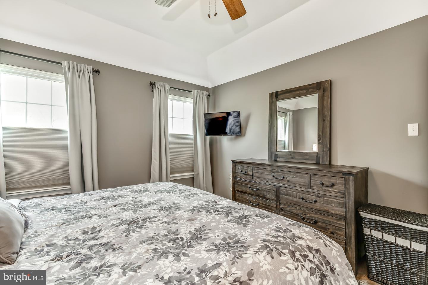 OAK ESTS - Residential