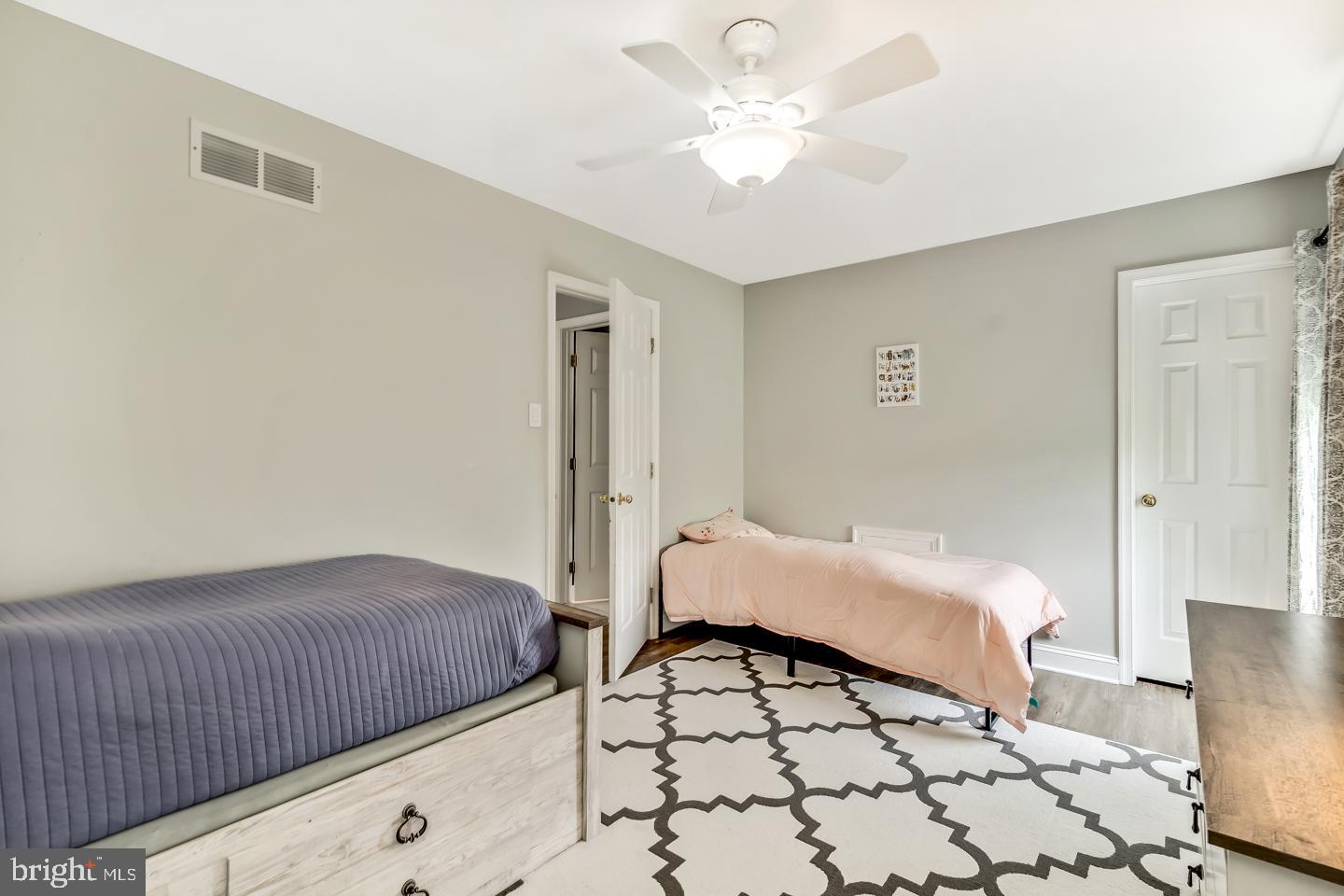 OAK ESTS - Residential