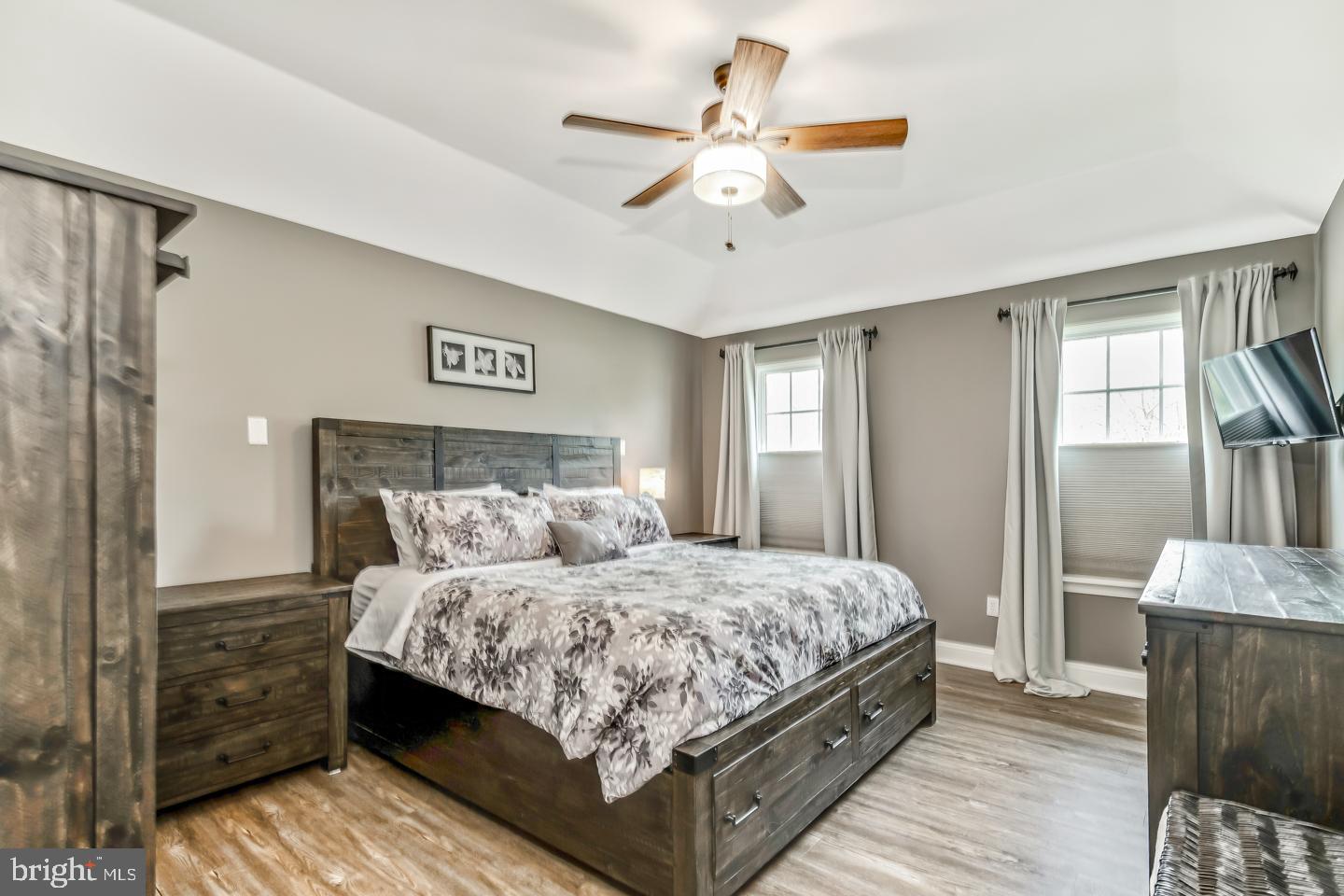 OAK ESTS - Residential