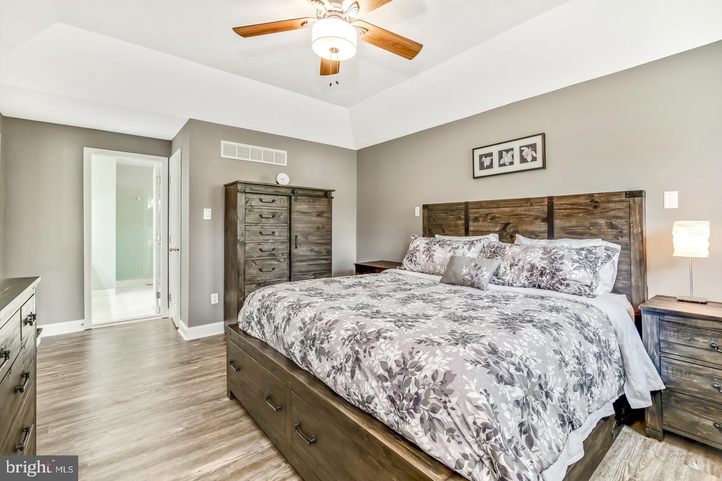 OAK ESTS - Residential