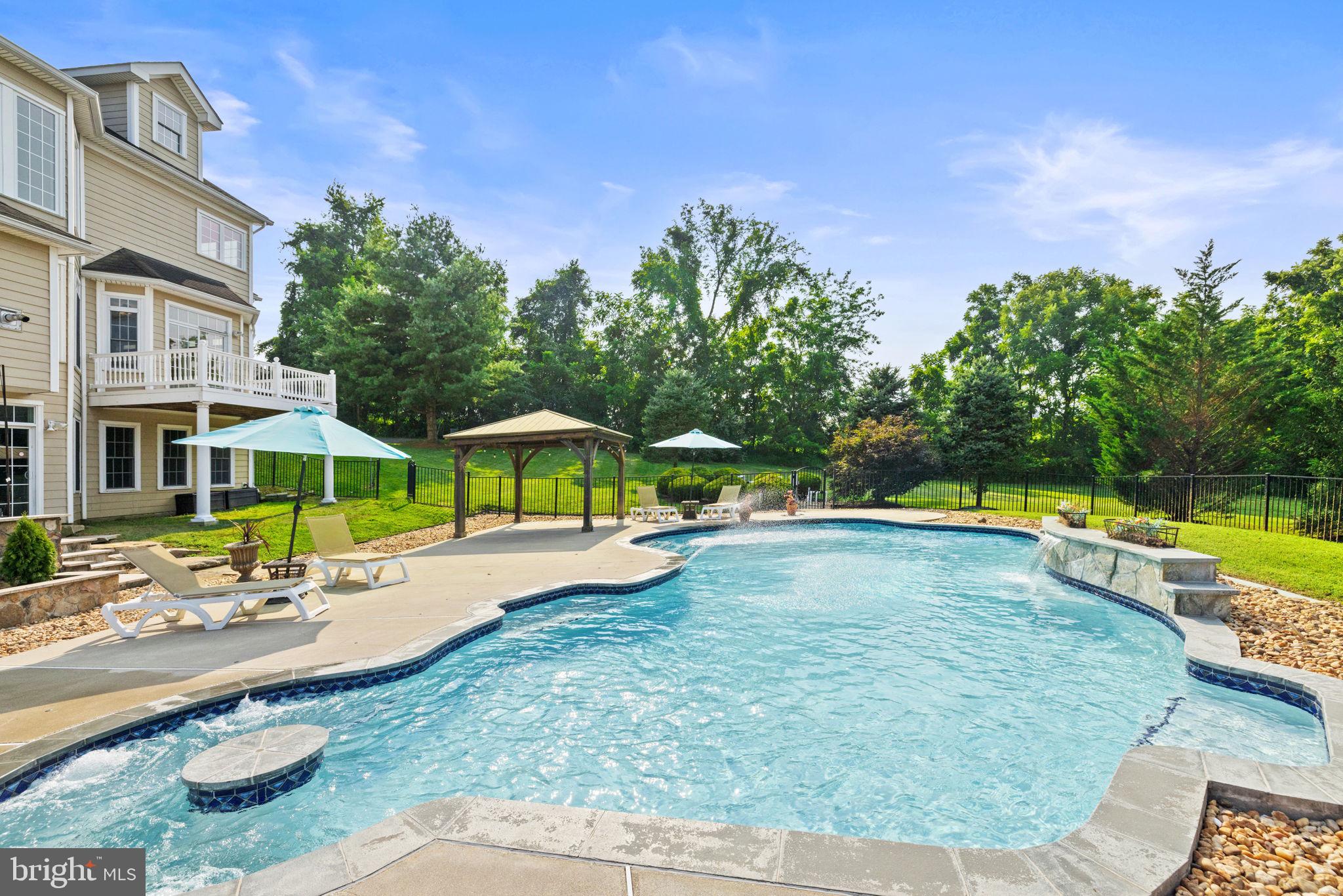 CARLTON - Residential