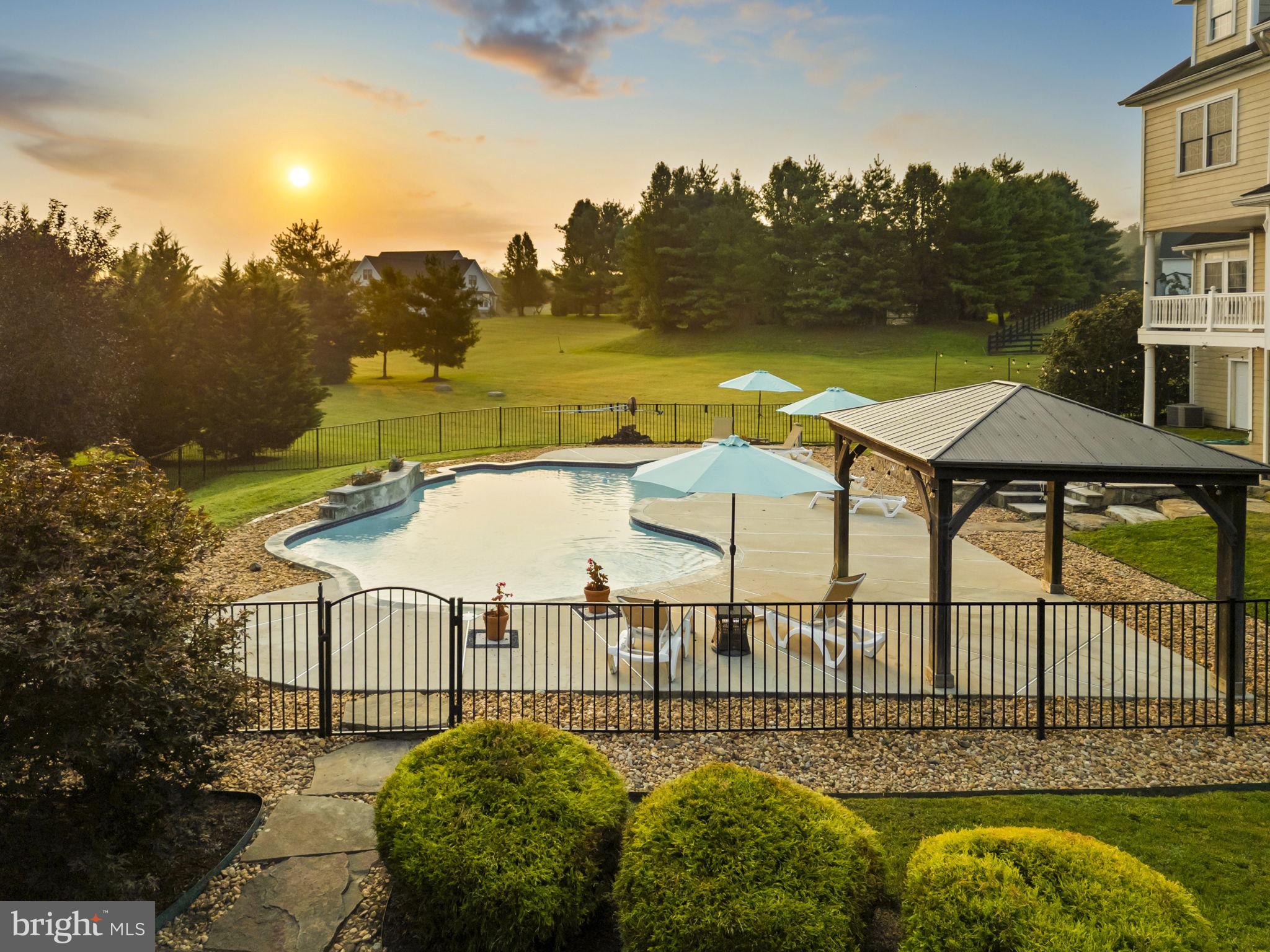 CARLTON - Residential