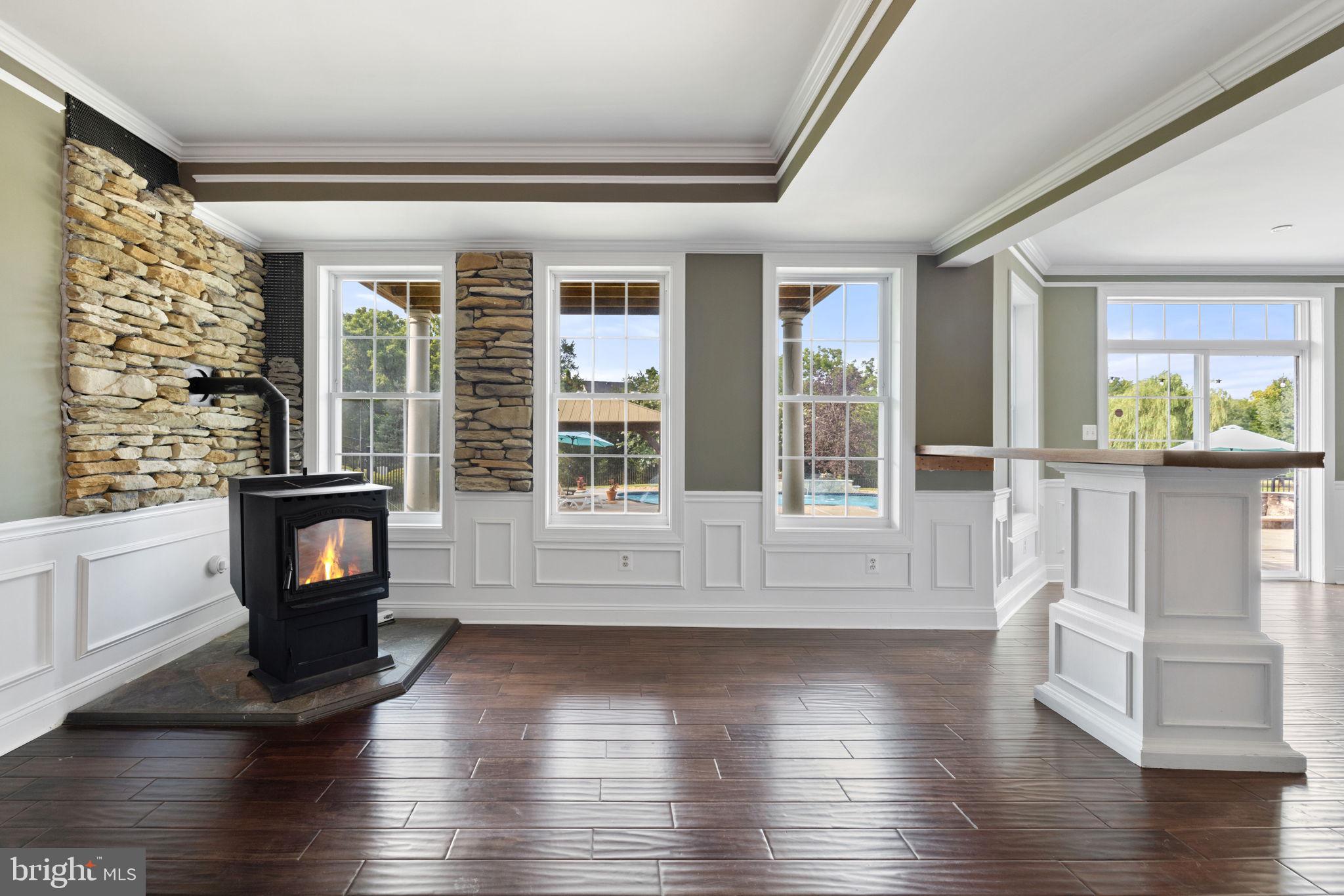 CARLTON - Residential