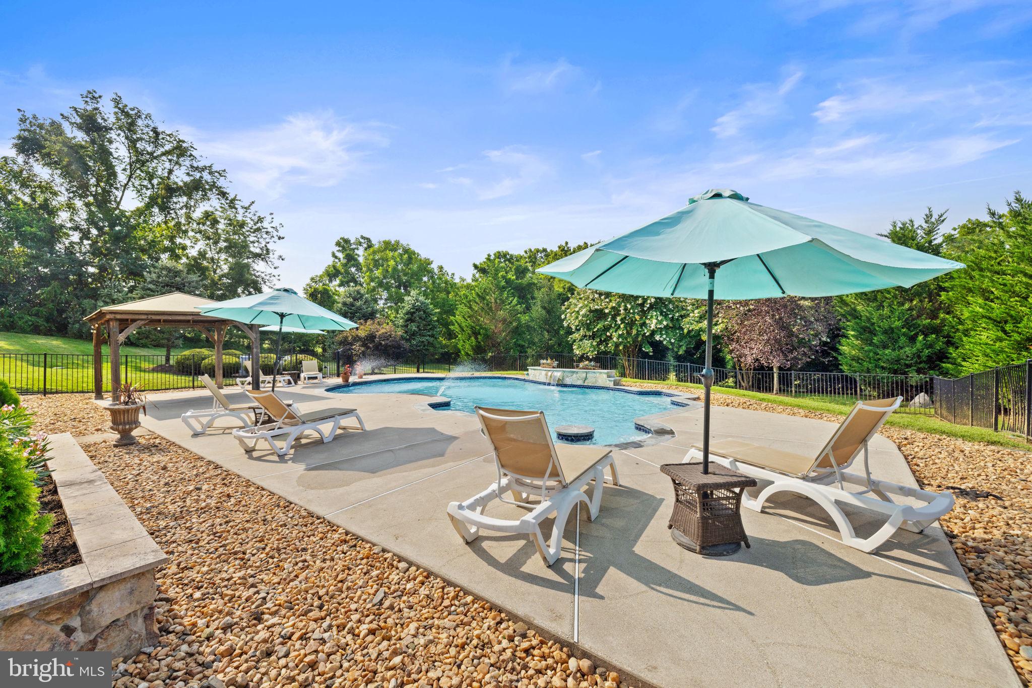 CARLTON - Residential