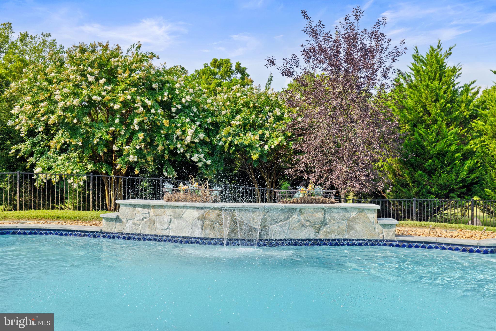 CARLTON - Residential