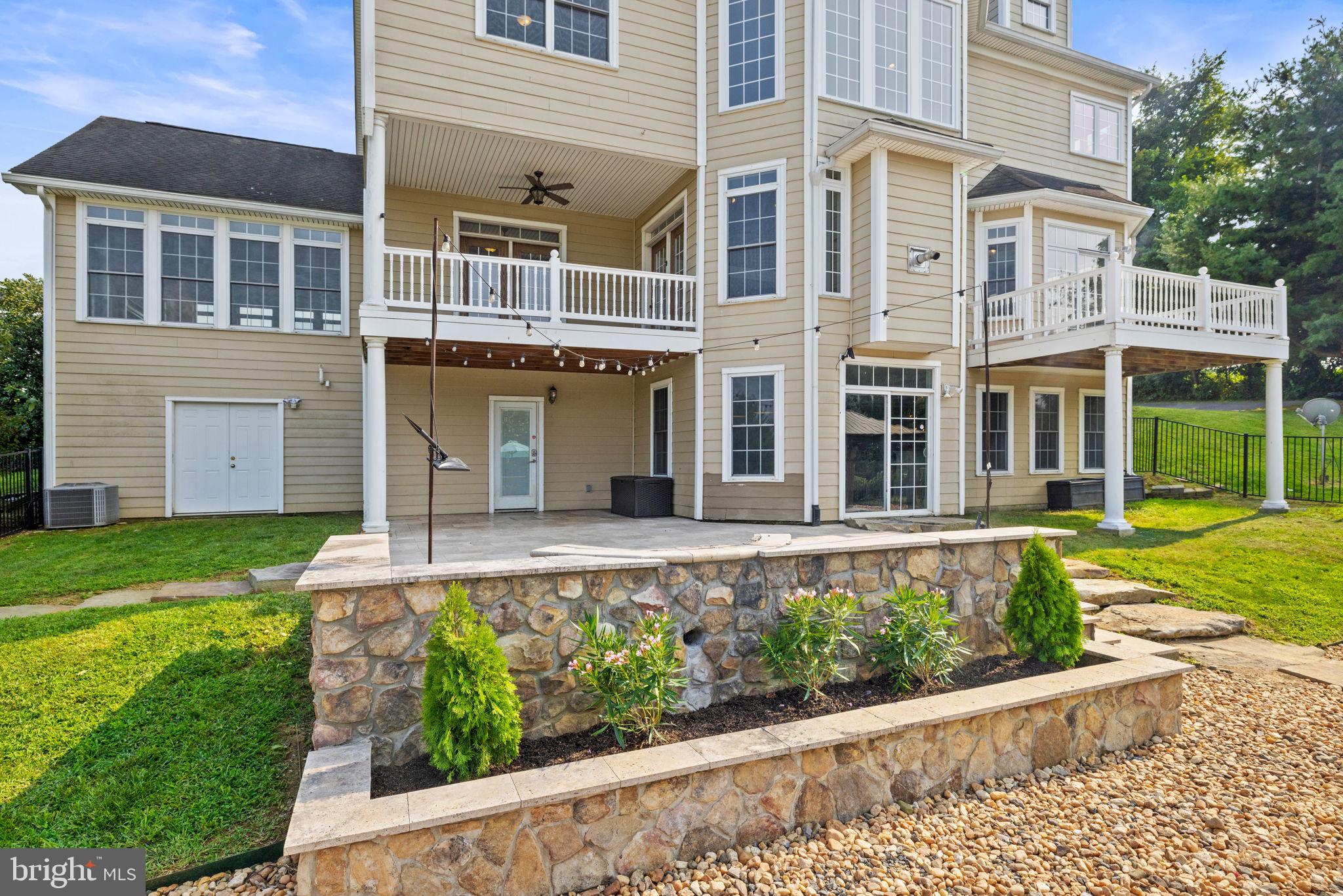 CARLTON - Residential