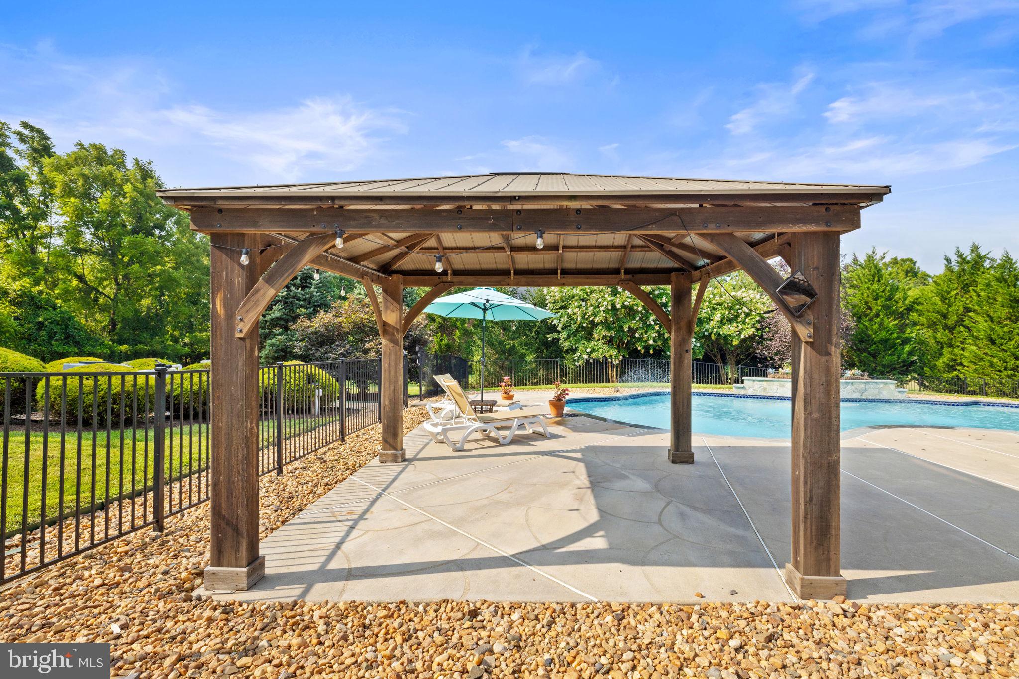 CARLTON - Residential