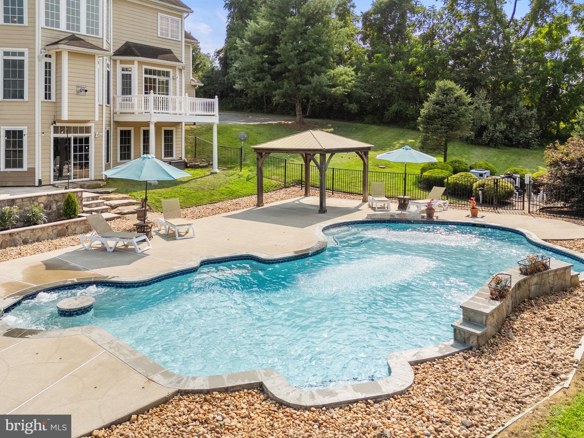 CARLTON - Residential