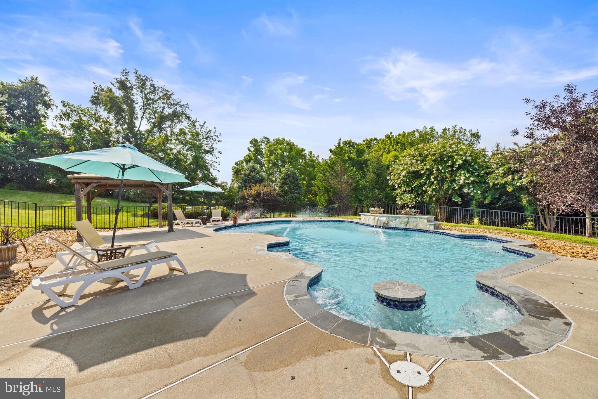 CARLTON - Residential