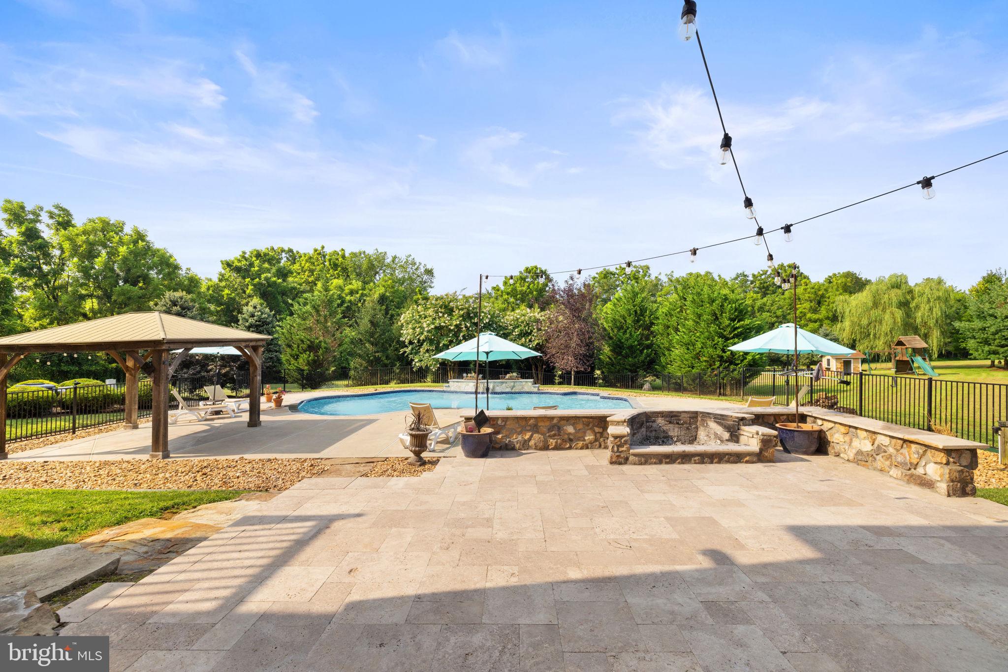 CARLTON - Residential