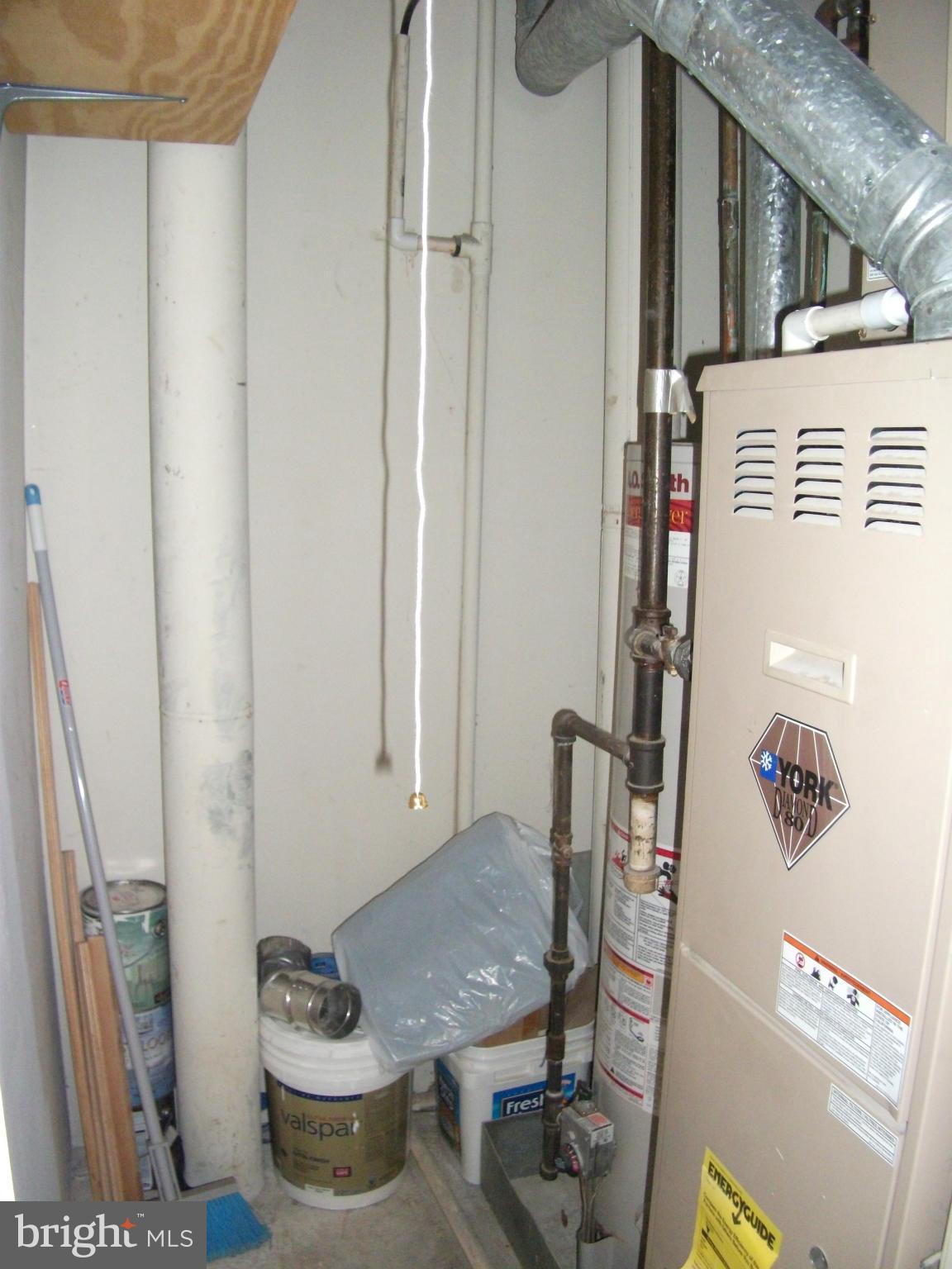 DEERING WOODS - Residential Lease