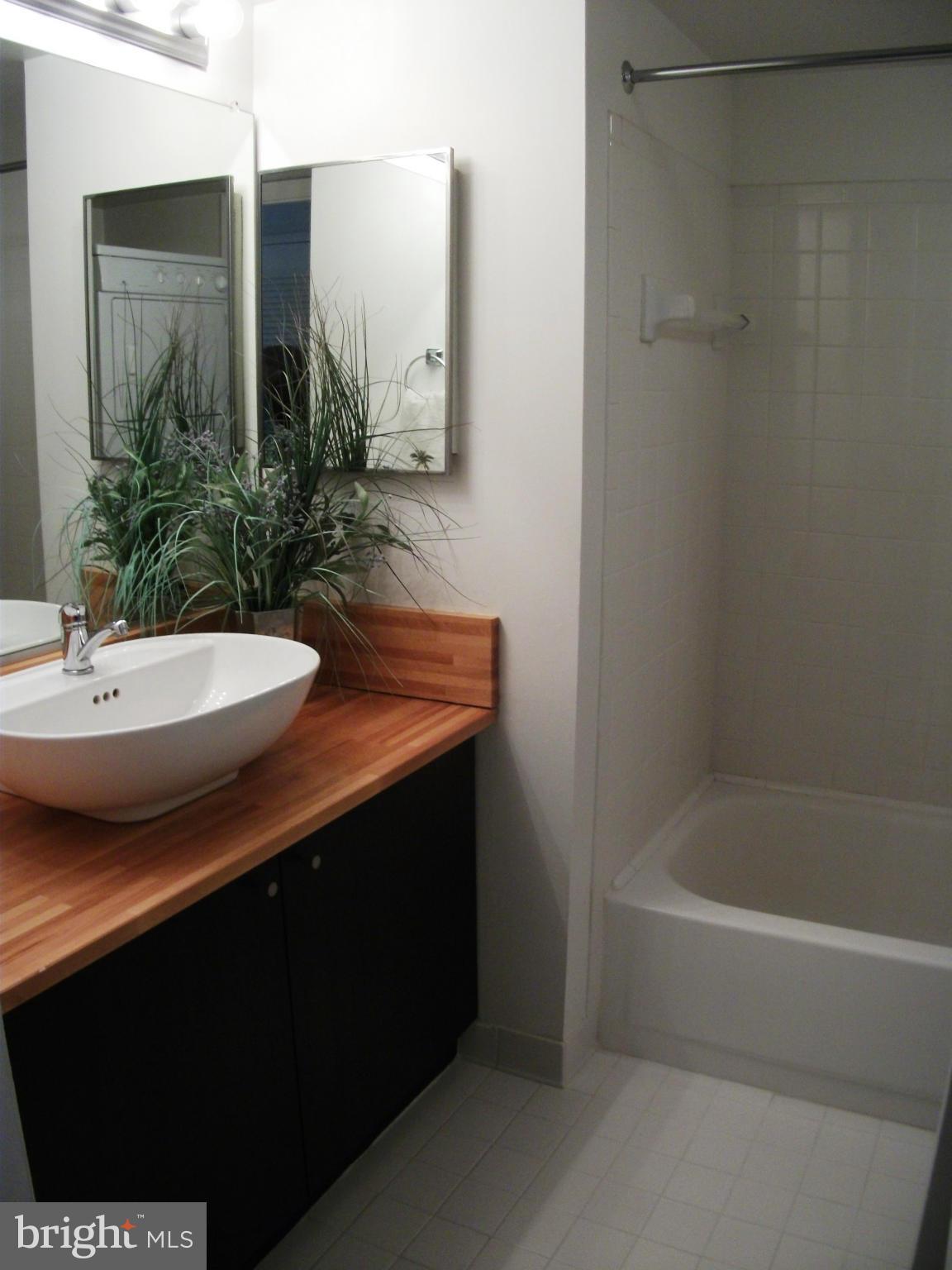 DEERING WOODS - Residential Lease