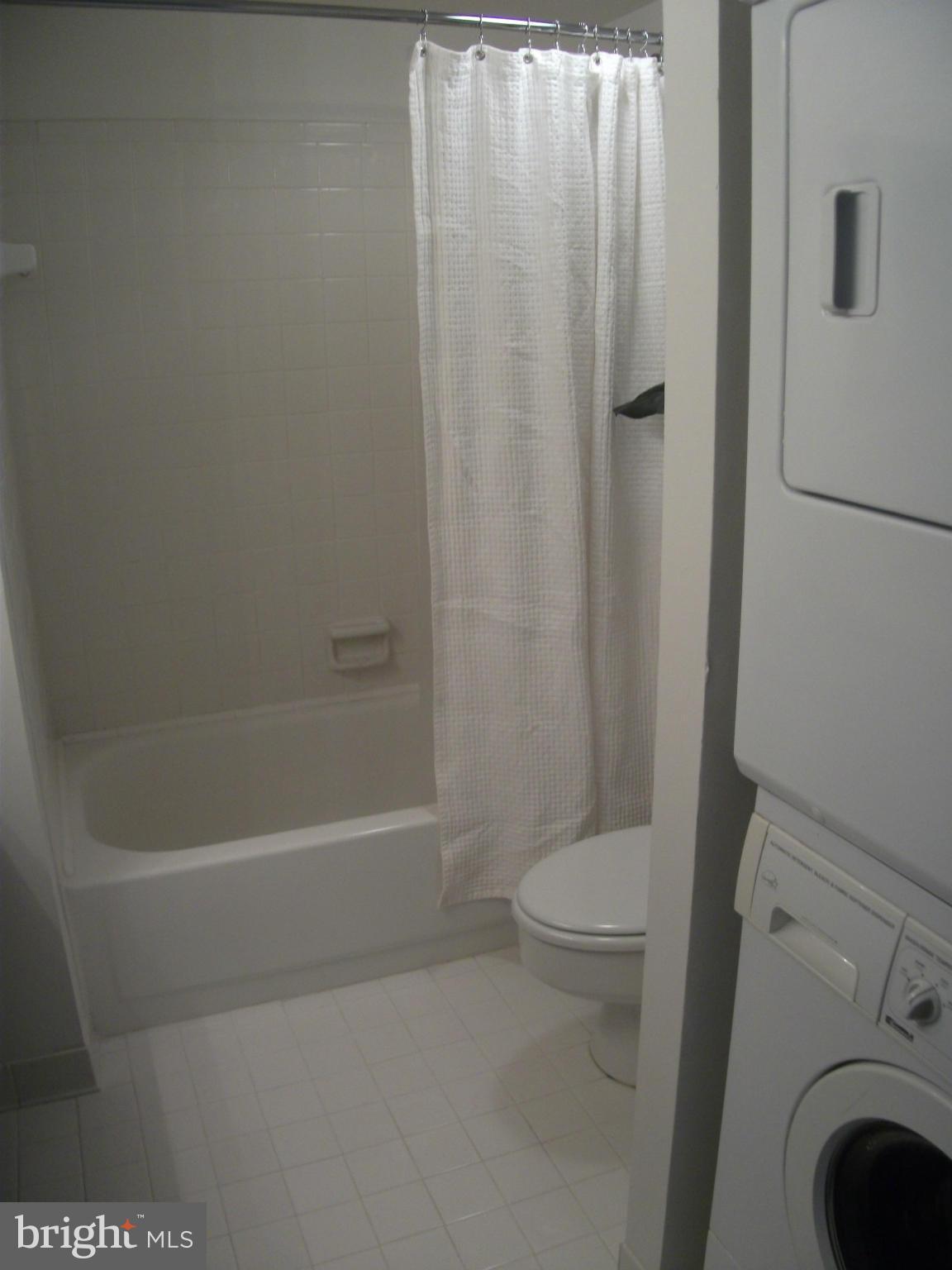 DEERING WOODS - Residential Lease