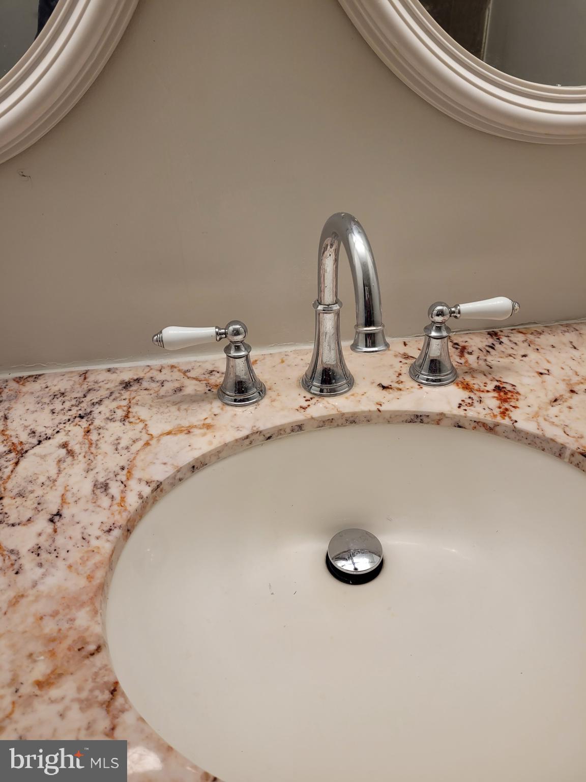 HUNTCREST CONDOMINIUM - Residential Lease