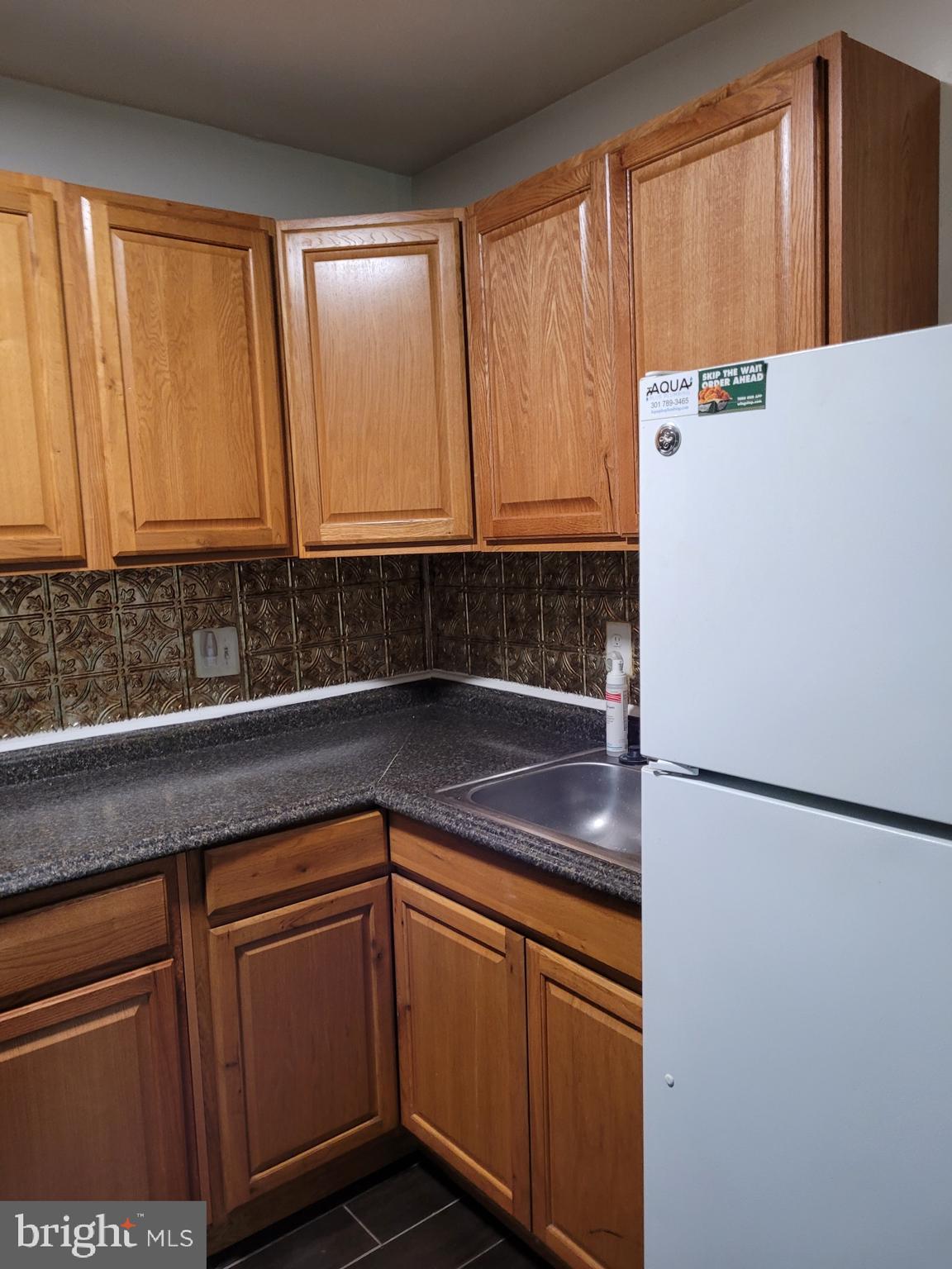 HUNTCREST CONDOMINIUM - Residential Lease