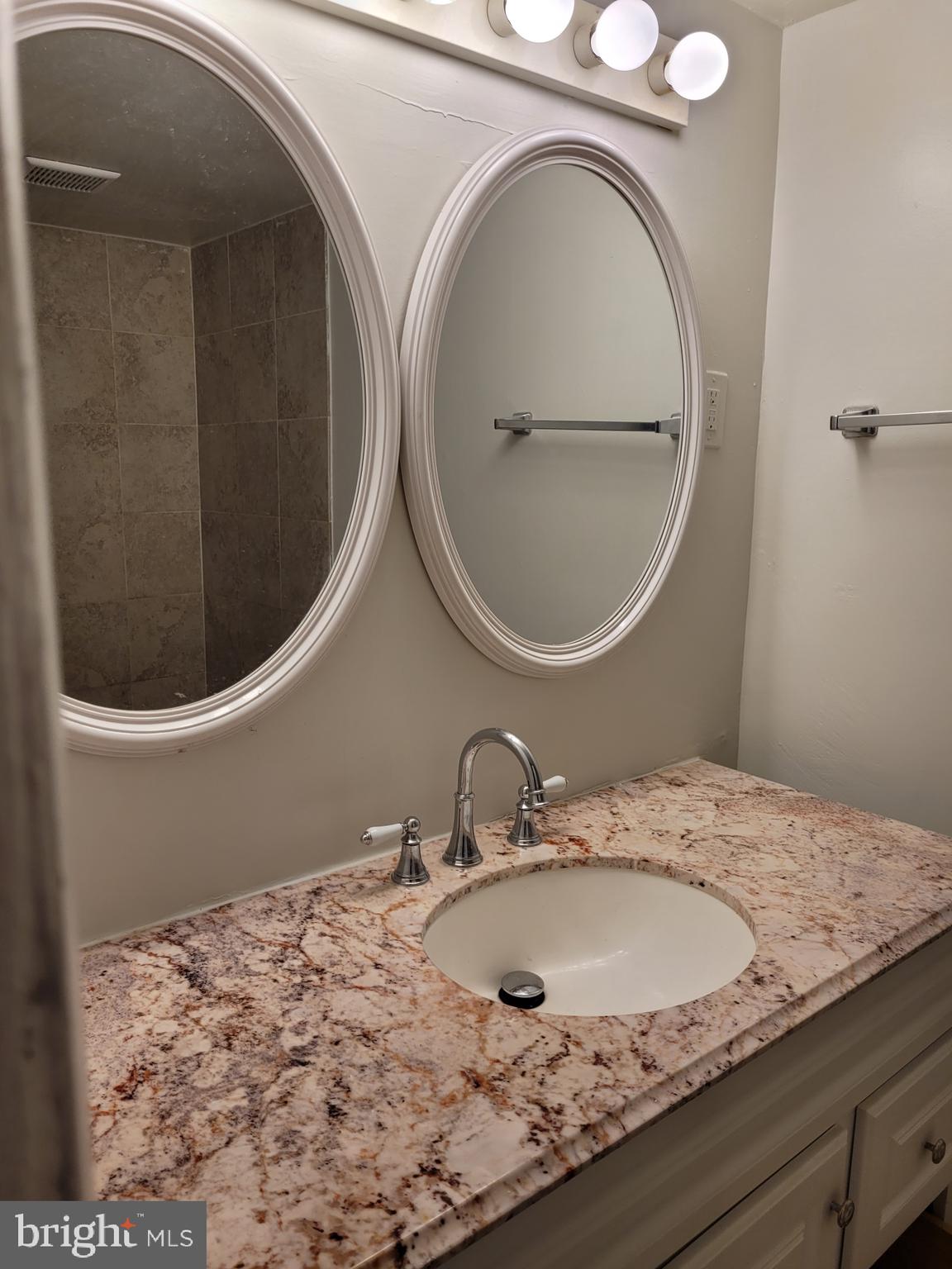 HUNTCREST CONDOMINIUM - Residential Lease