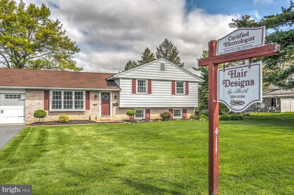 Photo of 411 W BROAD ST, NEW HOLLAND, PA 17557 (MLS # PALA2034584)