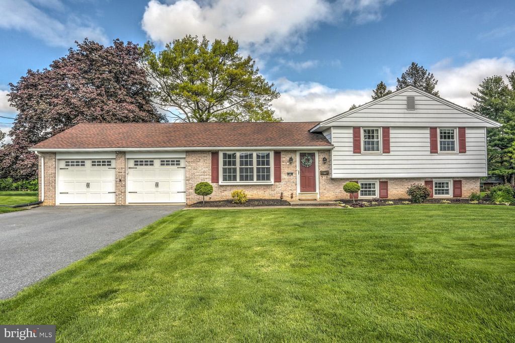 Photo of 411 W BROAD ST, NEW HOLLAND, PA 17557 (MLS # PALA2034584)