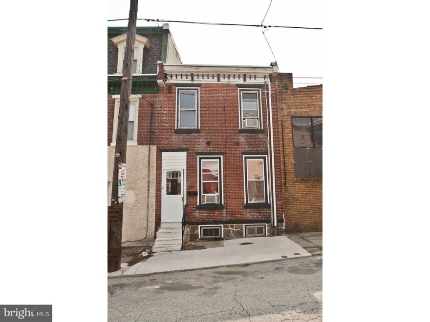 3 Decent Sized Bedrooms, Open Living Room & Dining Room with exposed brick walls and hardwood floors, Main Floor Laundry, Kitchen with Stainless Steel Appliances, Built-in Microwave.  Short walk to Main St, Plenty of Street Parking.  Available August 1.  Some pets ok with deposit.