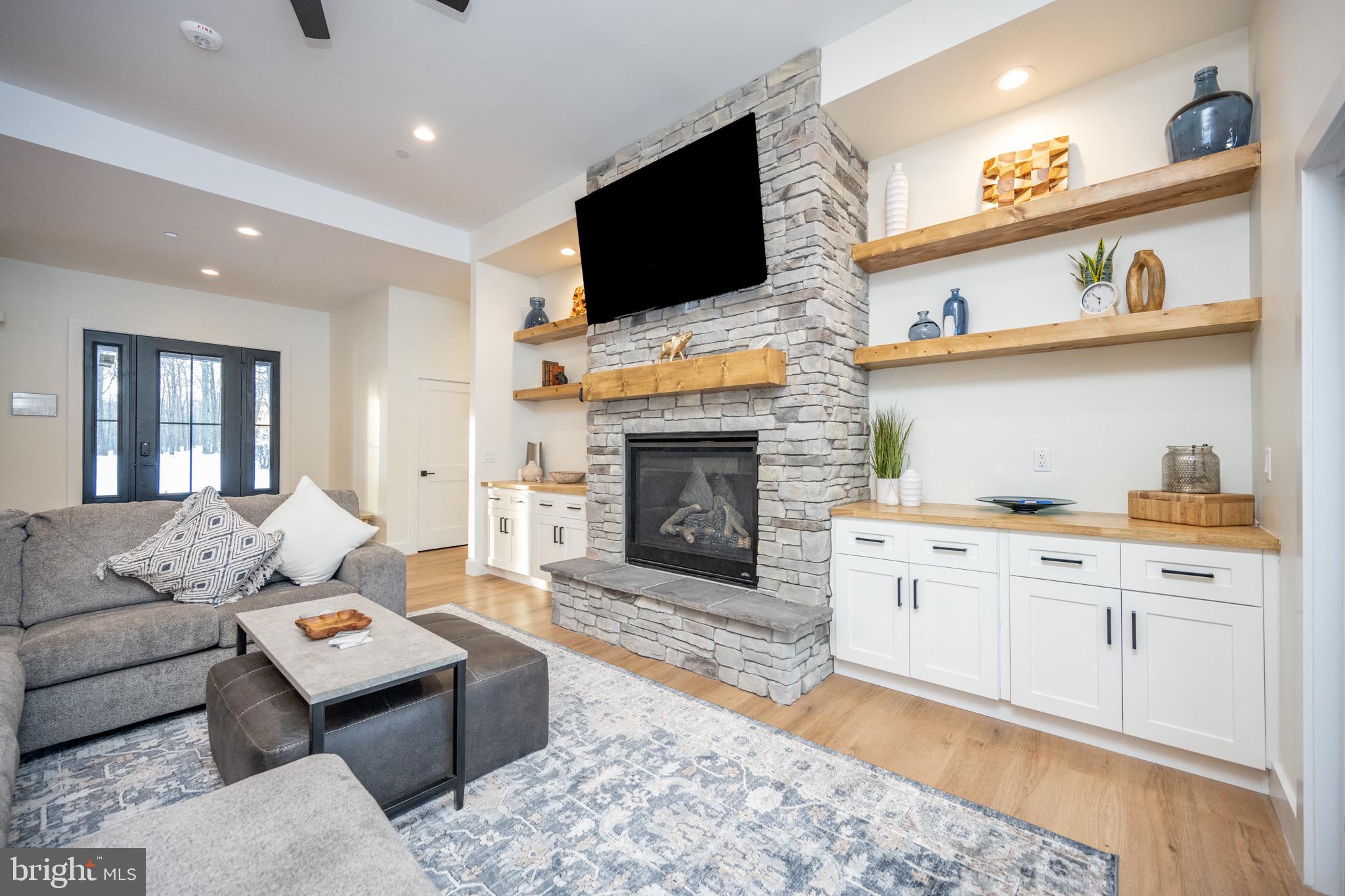 SANDY SHORES HEIGHTS - Residential