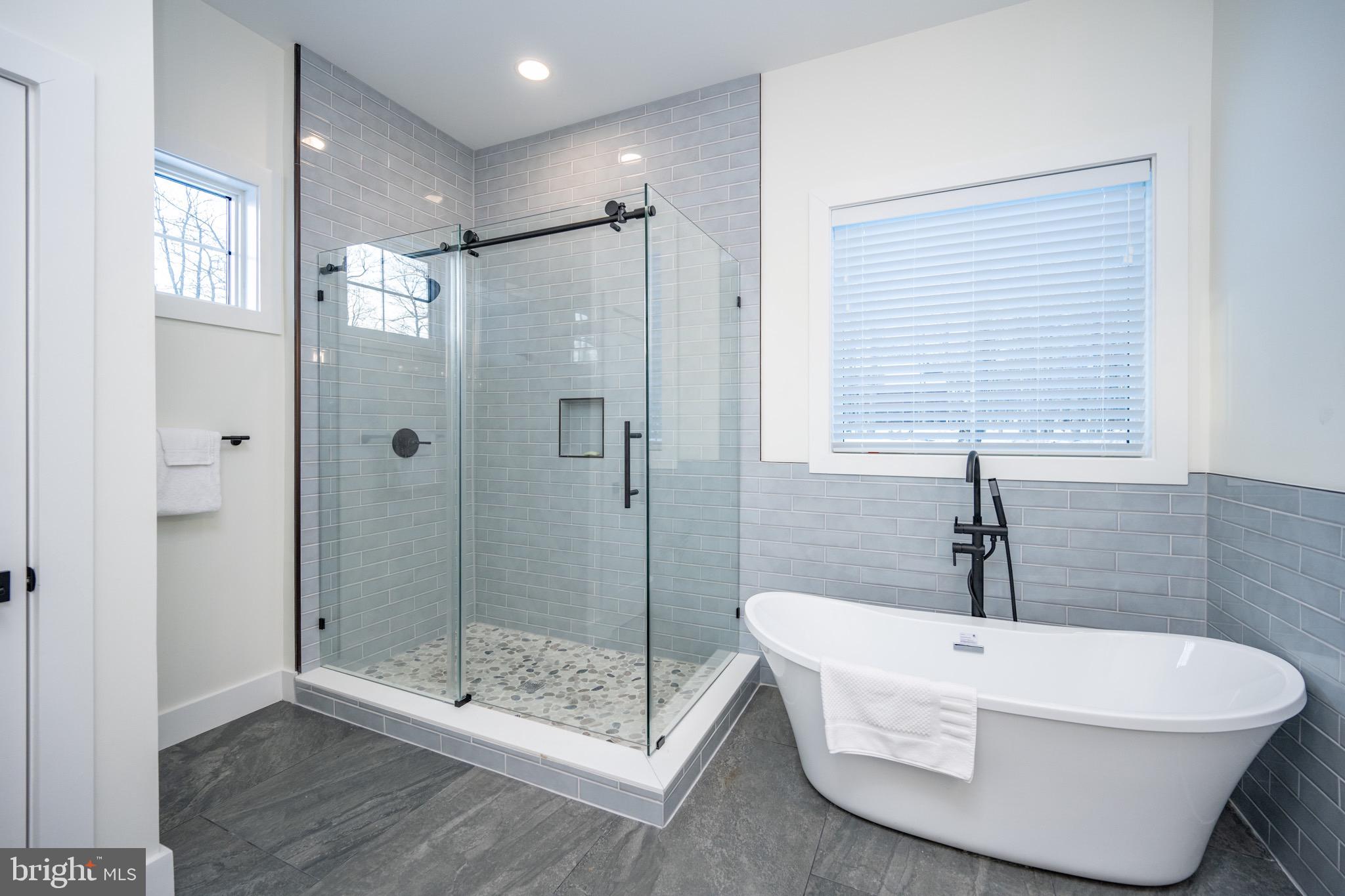 SANDY SHORES HEIGHTS - Residential