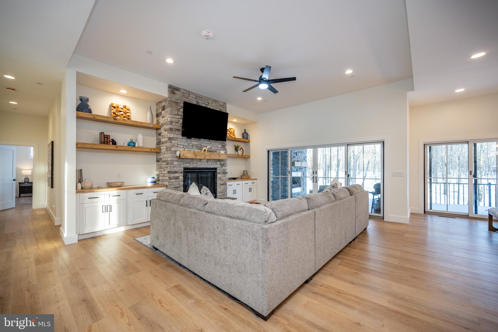 SANDY SHORES HEIGHTS - Residential