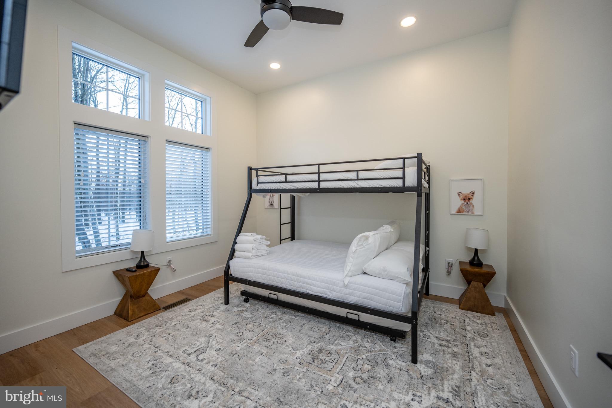 SANDY SHORES HEIGHTS - Residential