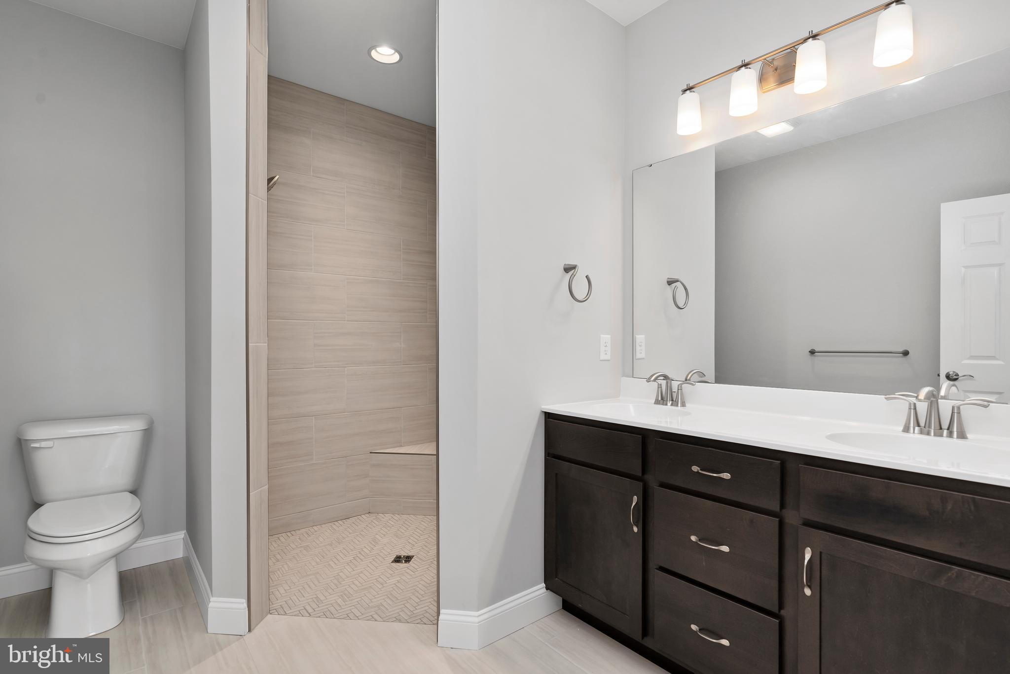 AUTUMN CHASE - Residential