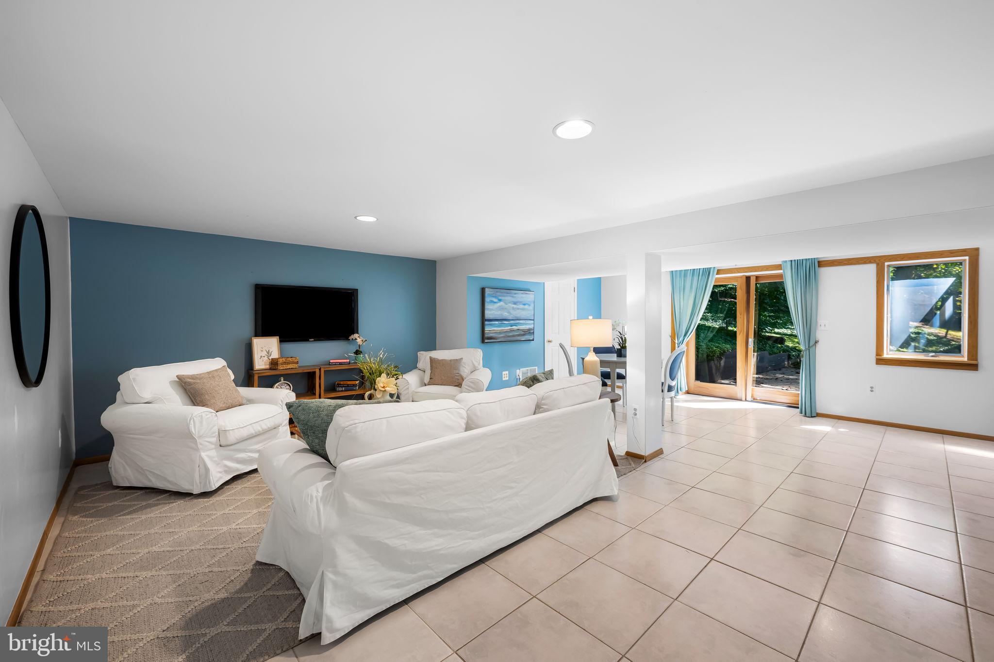 THE HILLSIDE AT SEMINARY - Residential