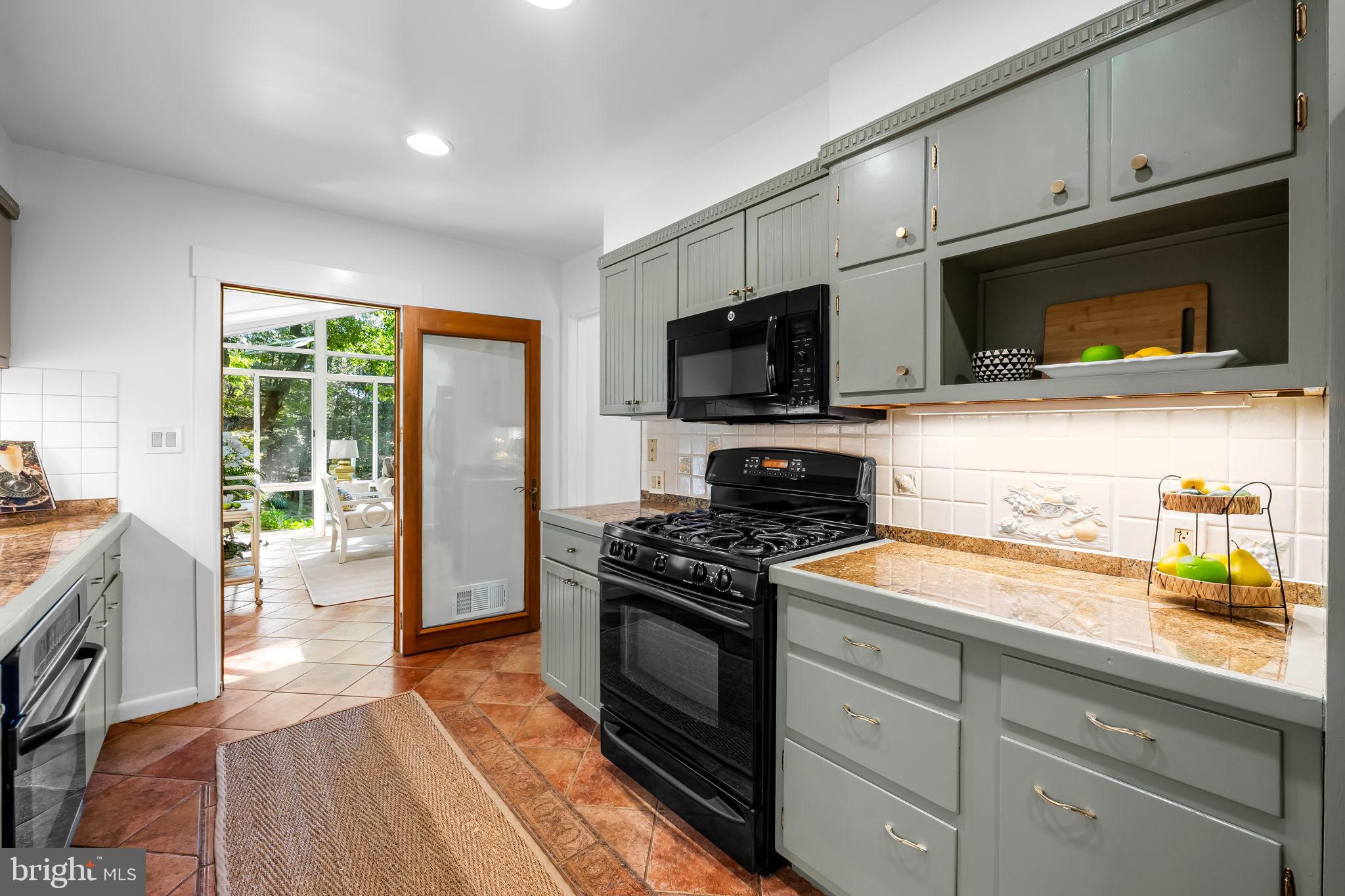 THE HILLSIDE AT SEMINARY - Residential