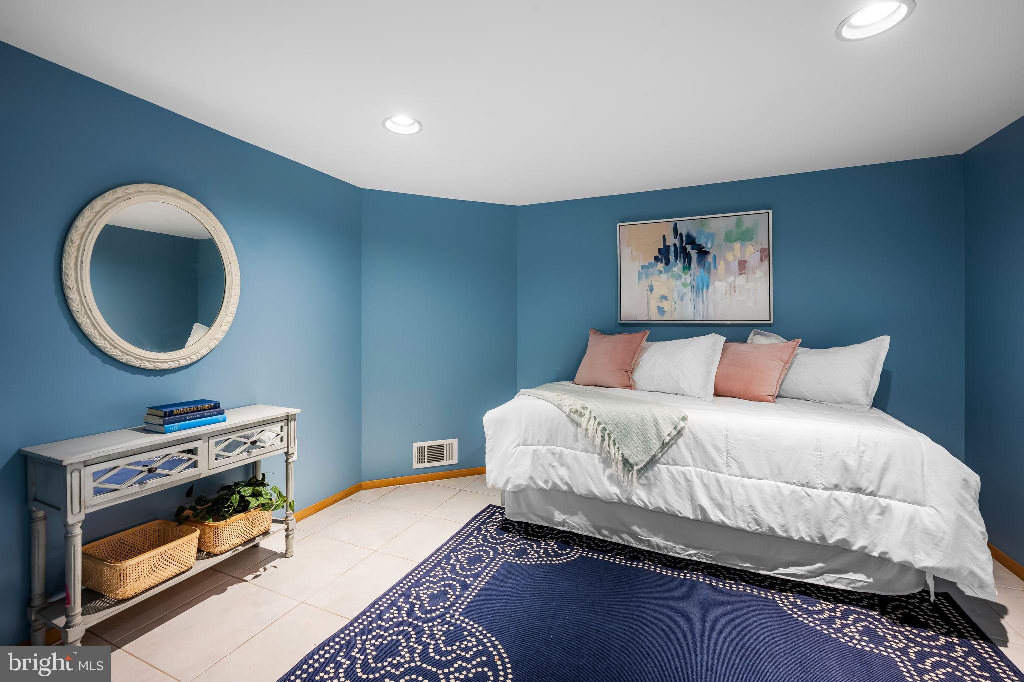 THE HILLSIDE AT SEMINARY - Residential