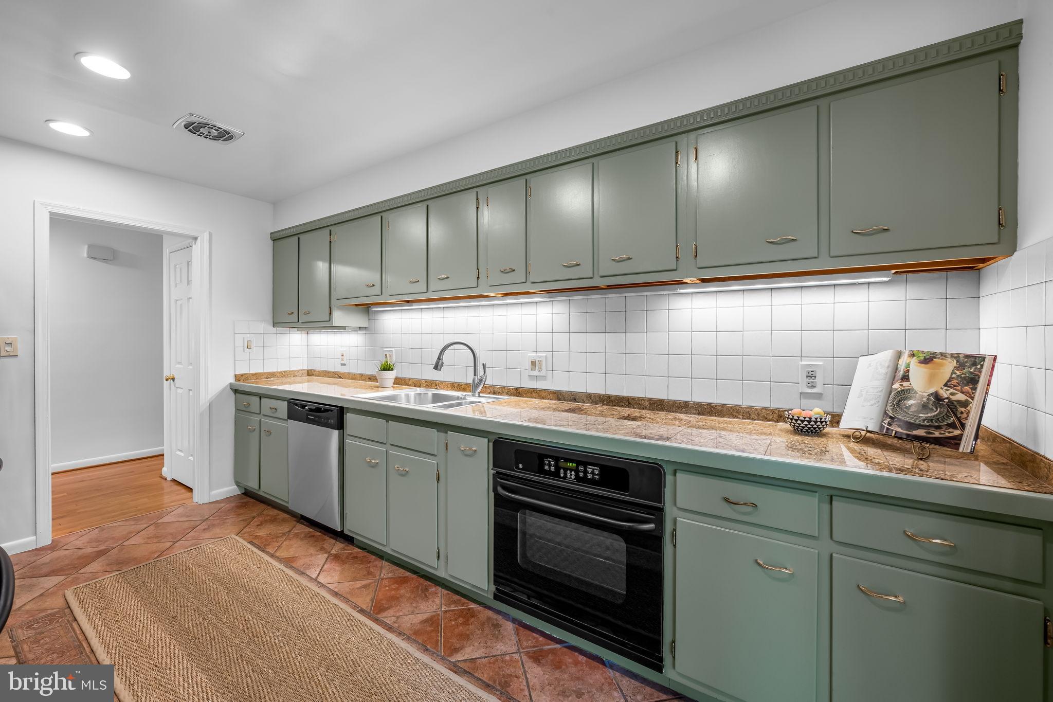 THE HILLSIDE AT SEMINARY - Residential