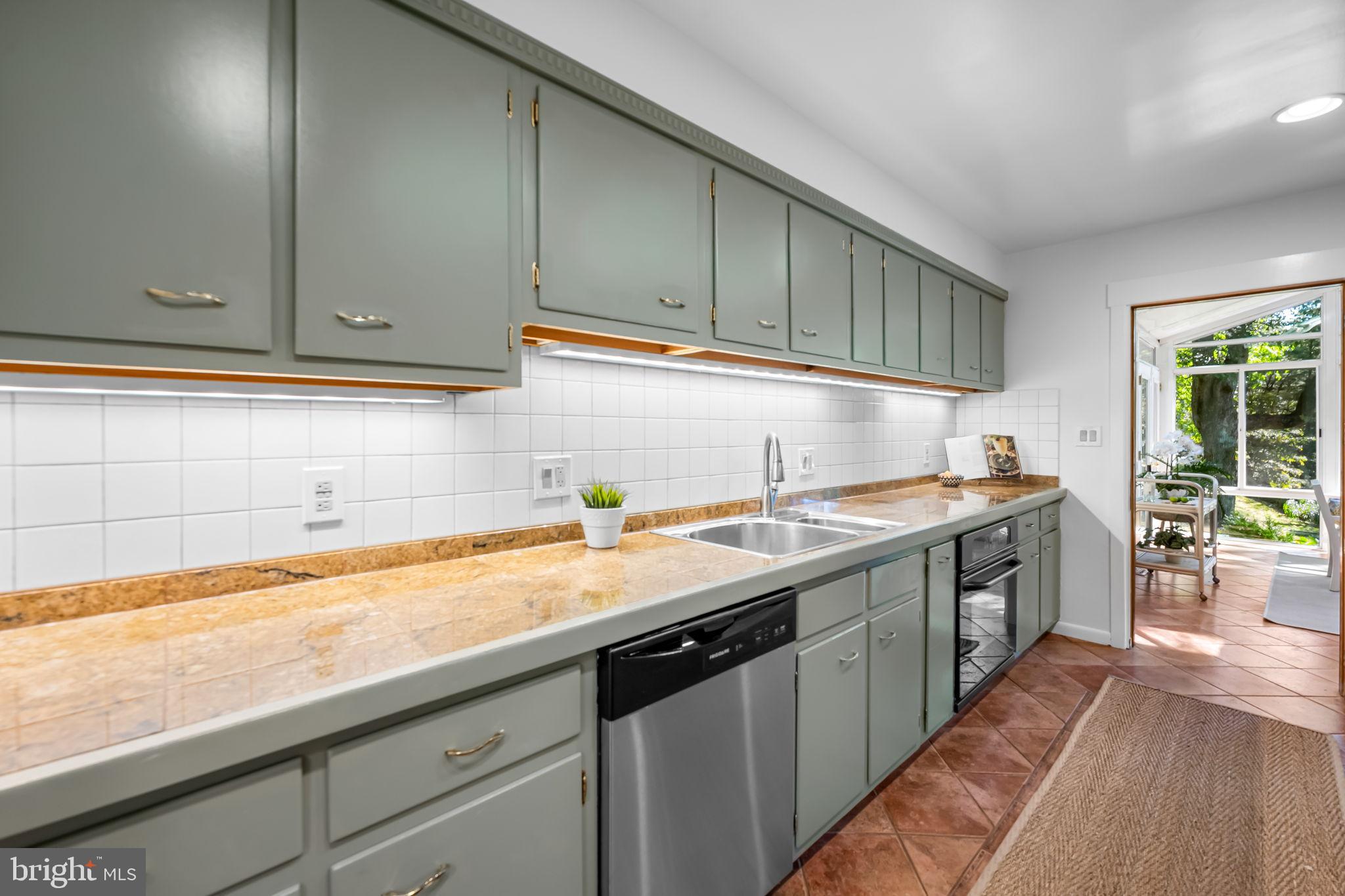 THE HILLSIDE AT SEMINARY - Residential