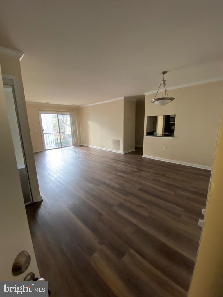 FLOWER OAK CONDOMINIUMS - Residential Lease