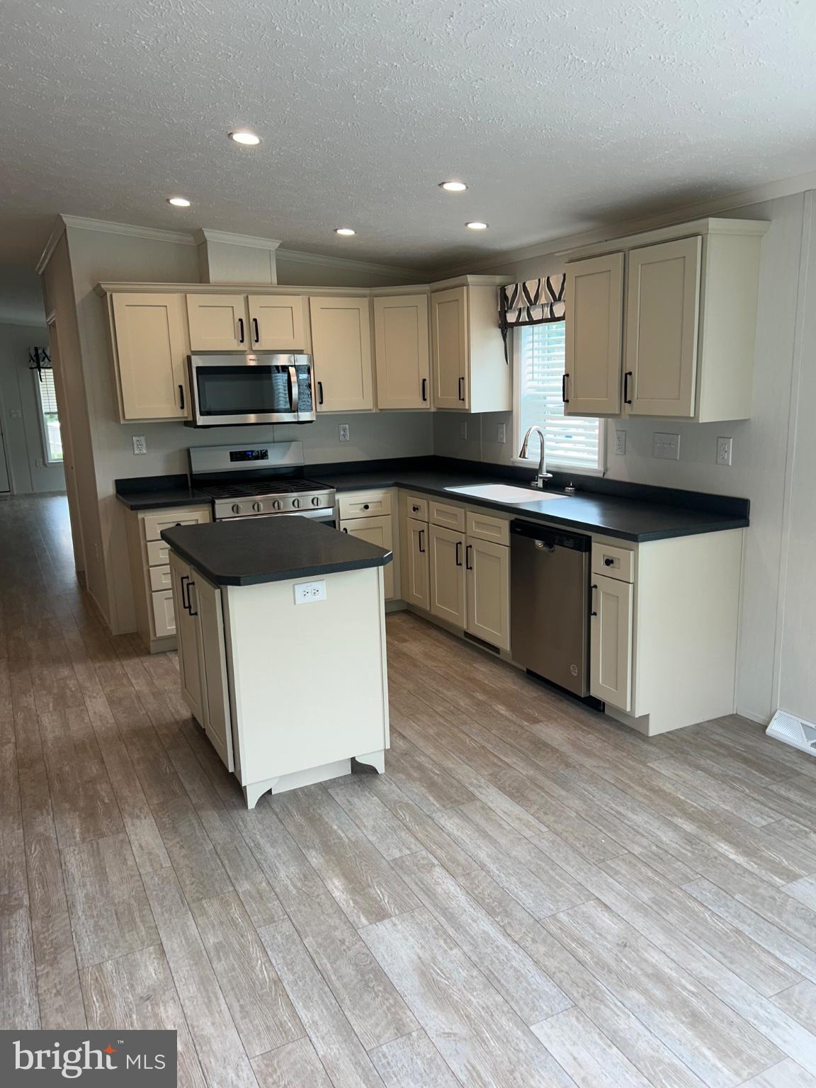 CRESTVIEW ACRES MHP - Residential