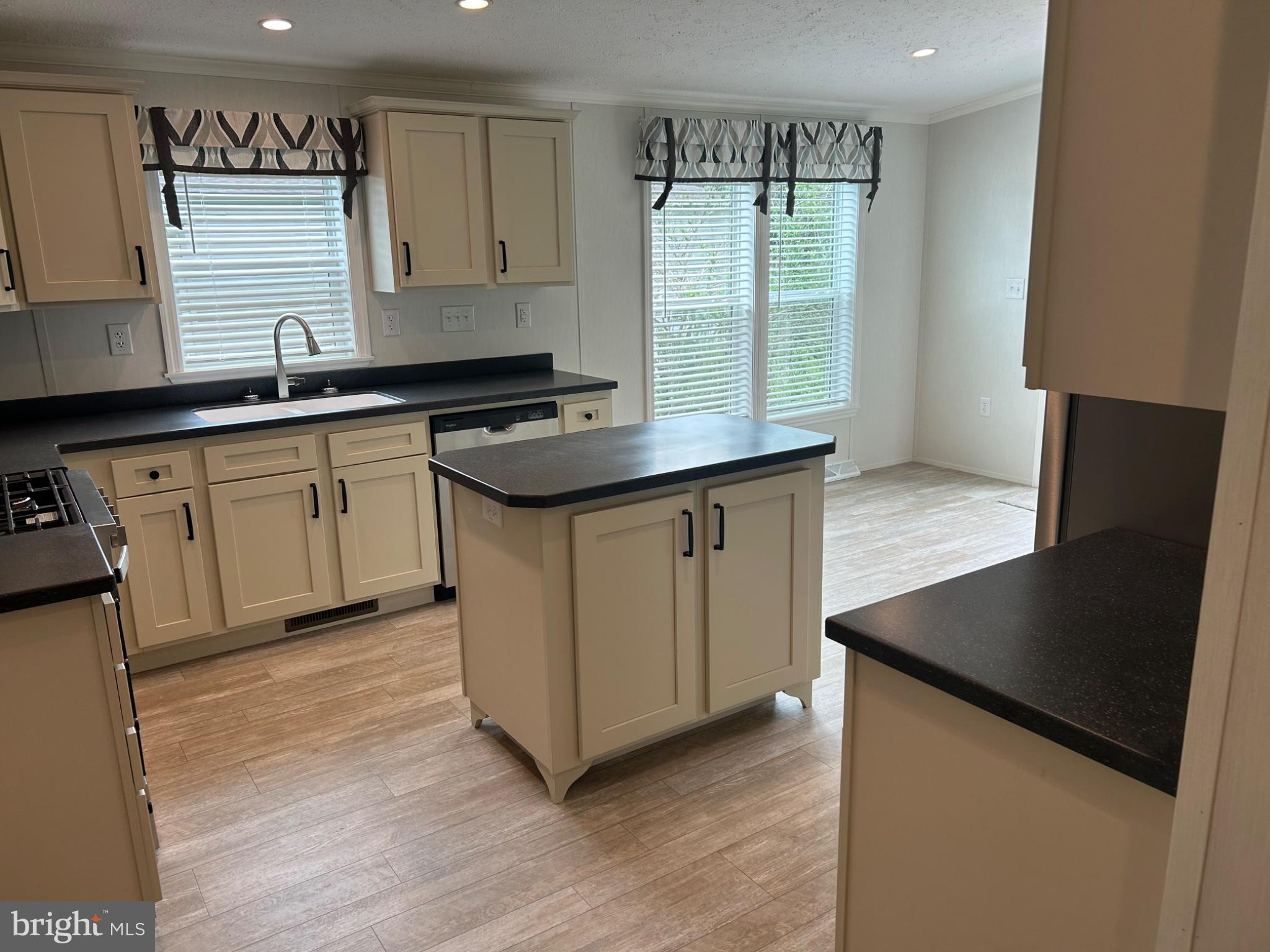 CRESTVIEW ACRES MHP - Residential