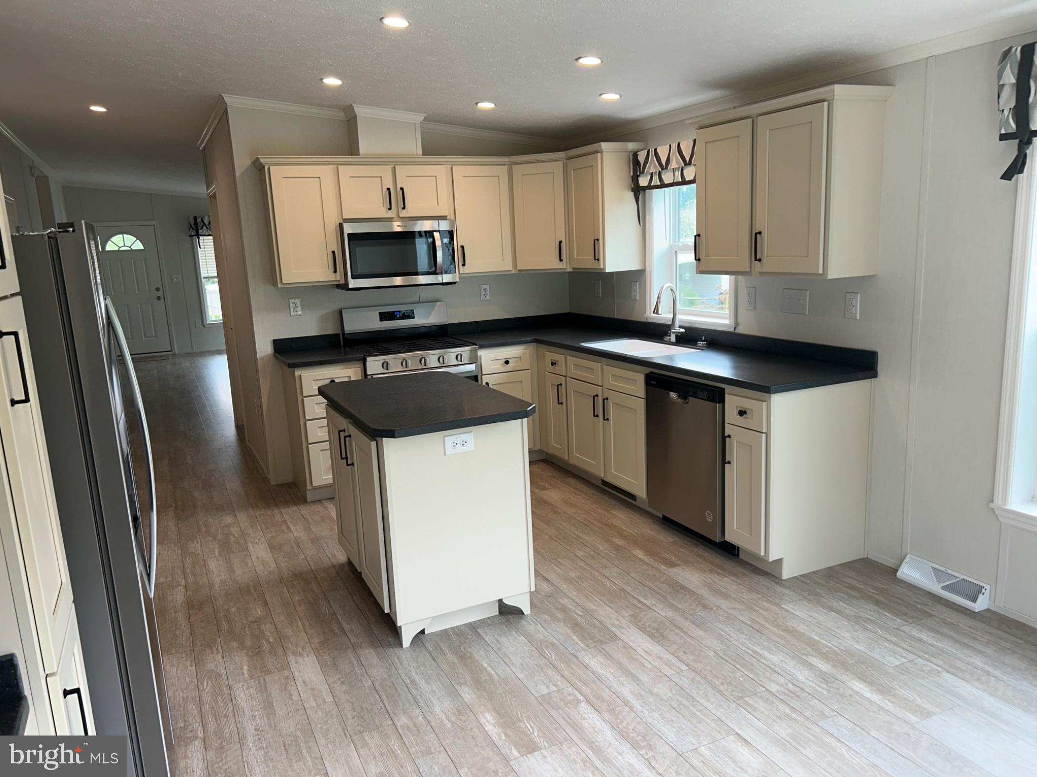 CRESTVIEW ACRES MHP - Residential