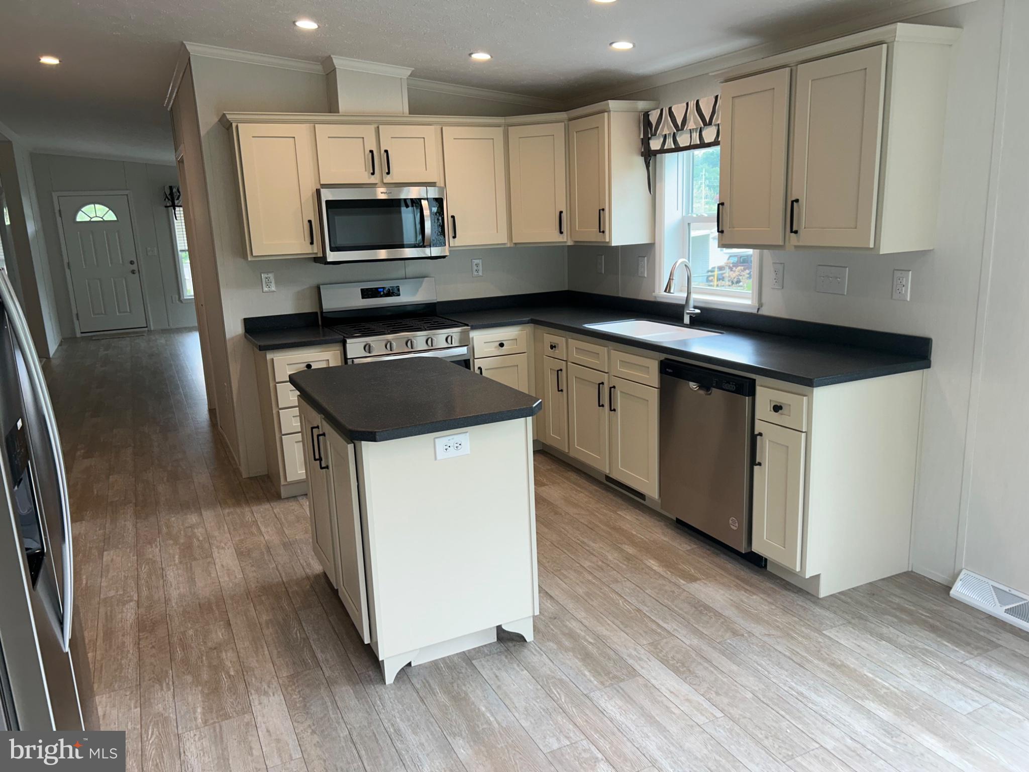 CRESTVIEW ACRES MHP - Residential