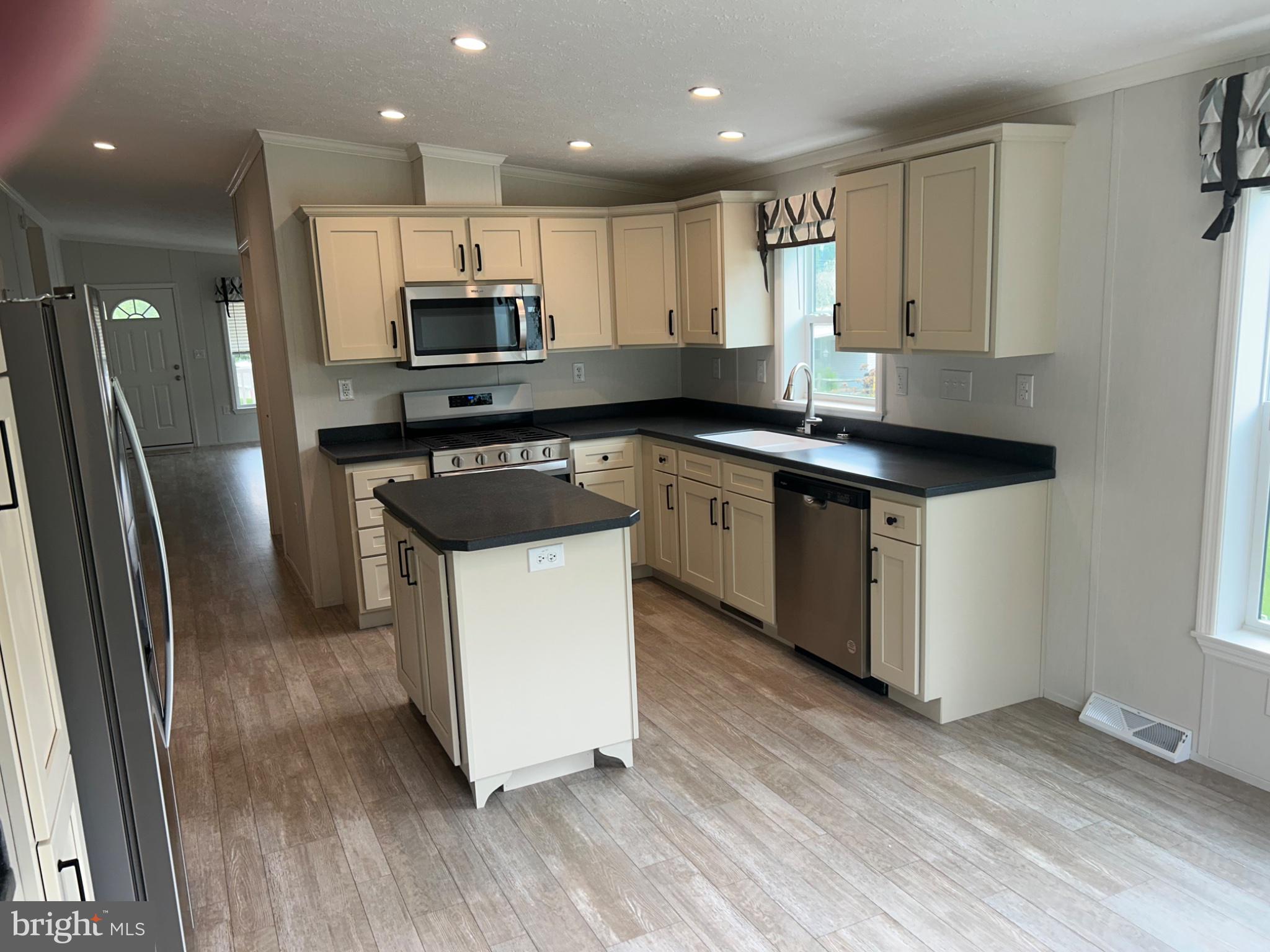 CRESTVIEW ACRES MHP - Residential